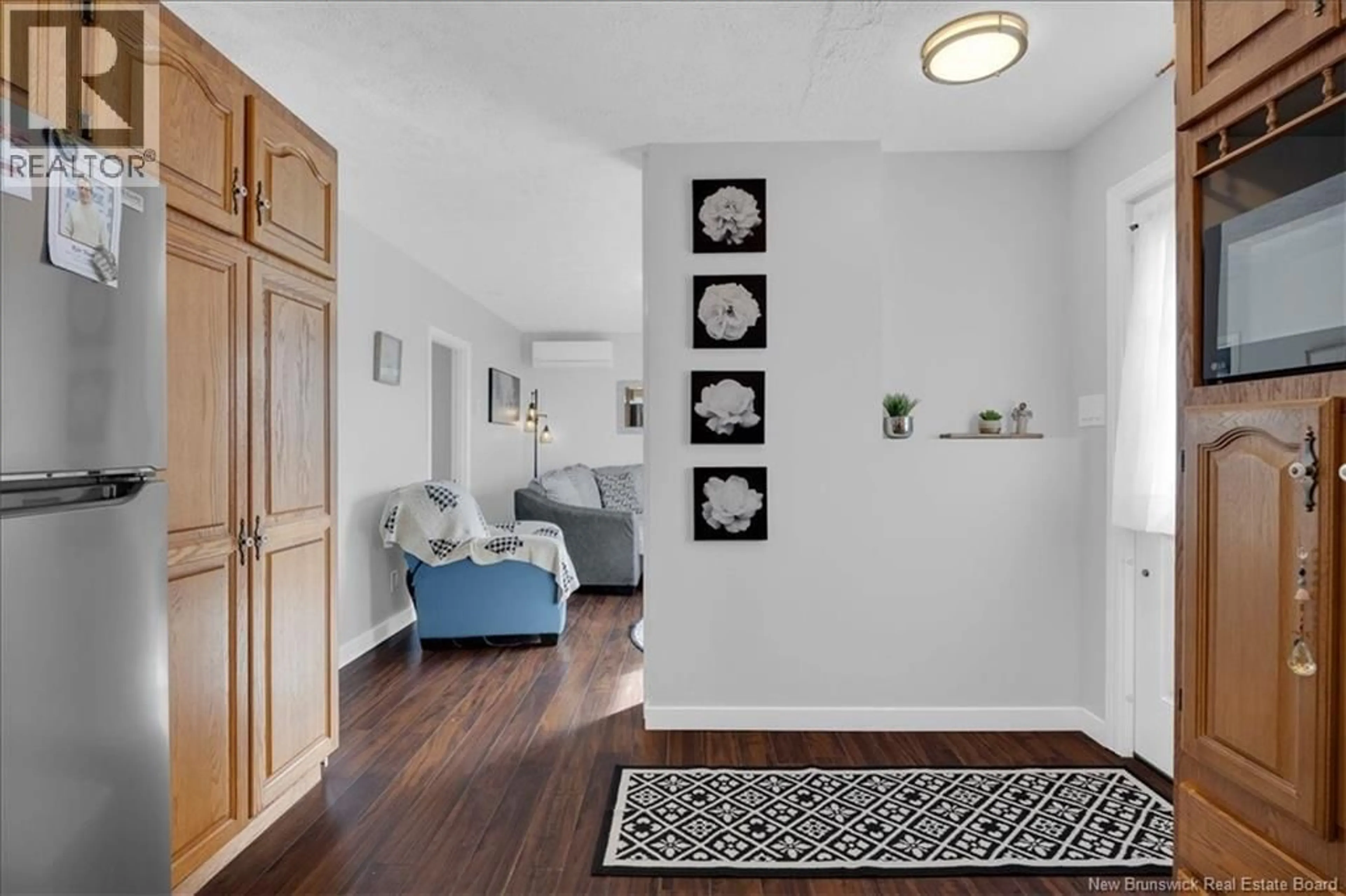 Indoor entryway for 105 PARKS STREET EXTENSION, Saint John New Brunswick E2K2S6