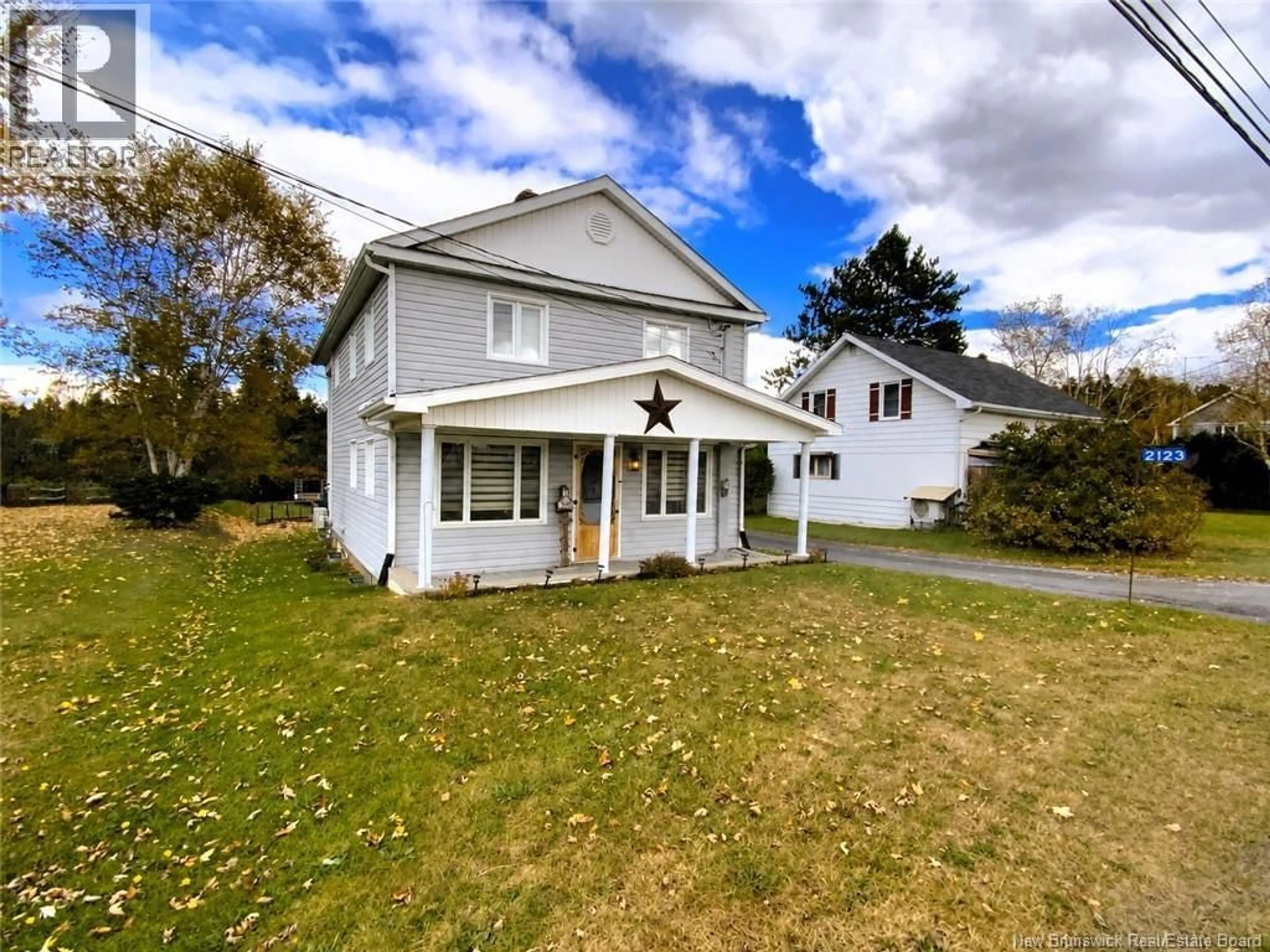 A pic from outside/outdoor area/front of a property/back of a property/a pic from drone, street for 2123 COMMERCIALE STREET, Saint-François-de-Madawaska New Brunswick E7A1B5