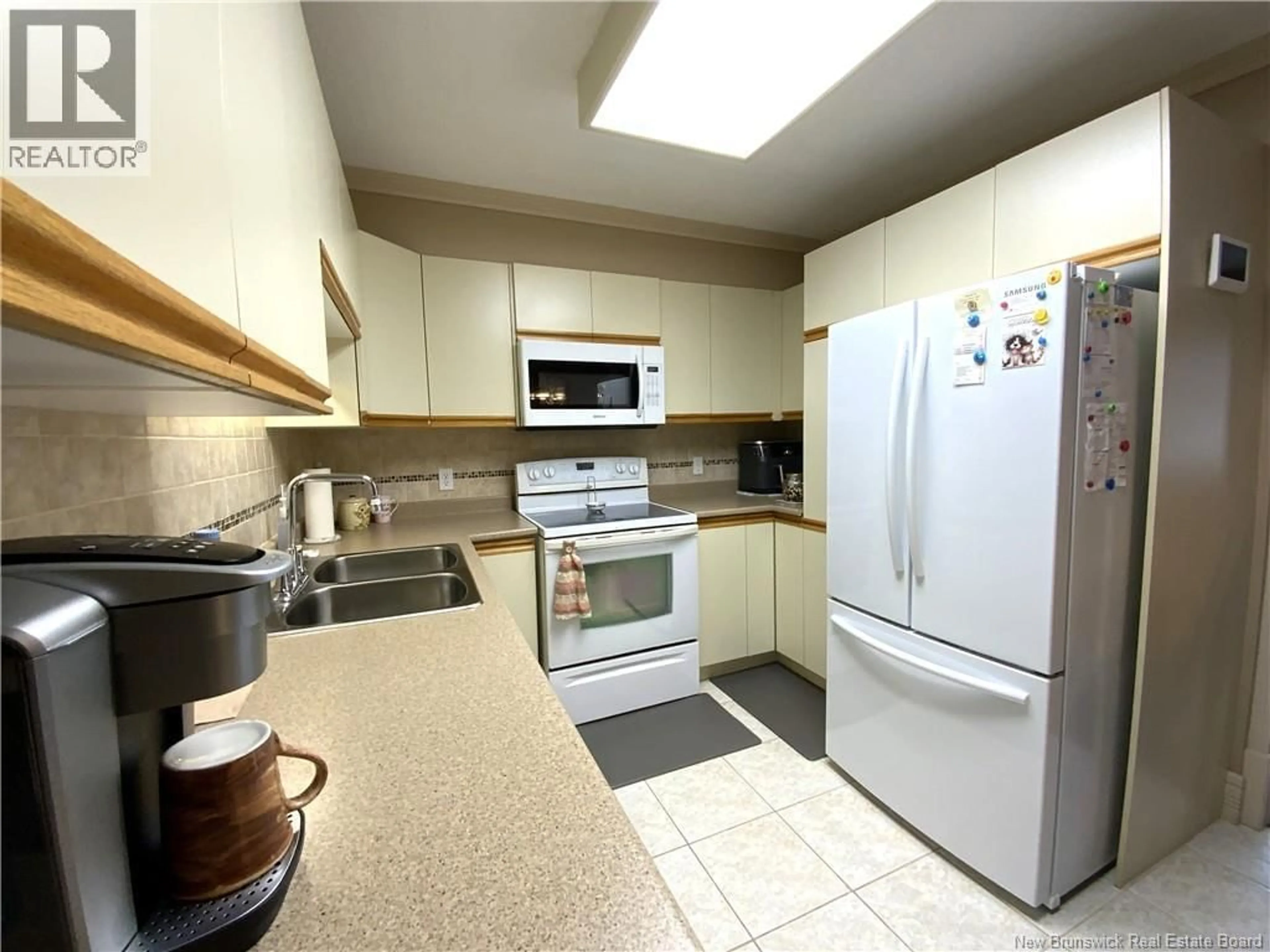 Standard kitchen, ceramic/tile floor for H - 20 DU BOURG AVENUE, Edmundston New Brunswick E3V4C5