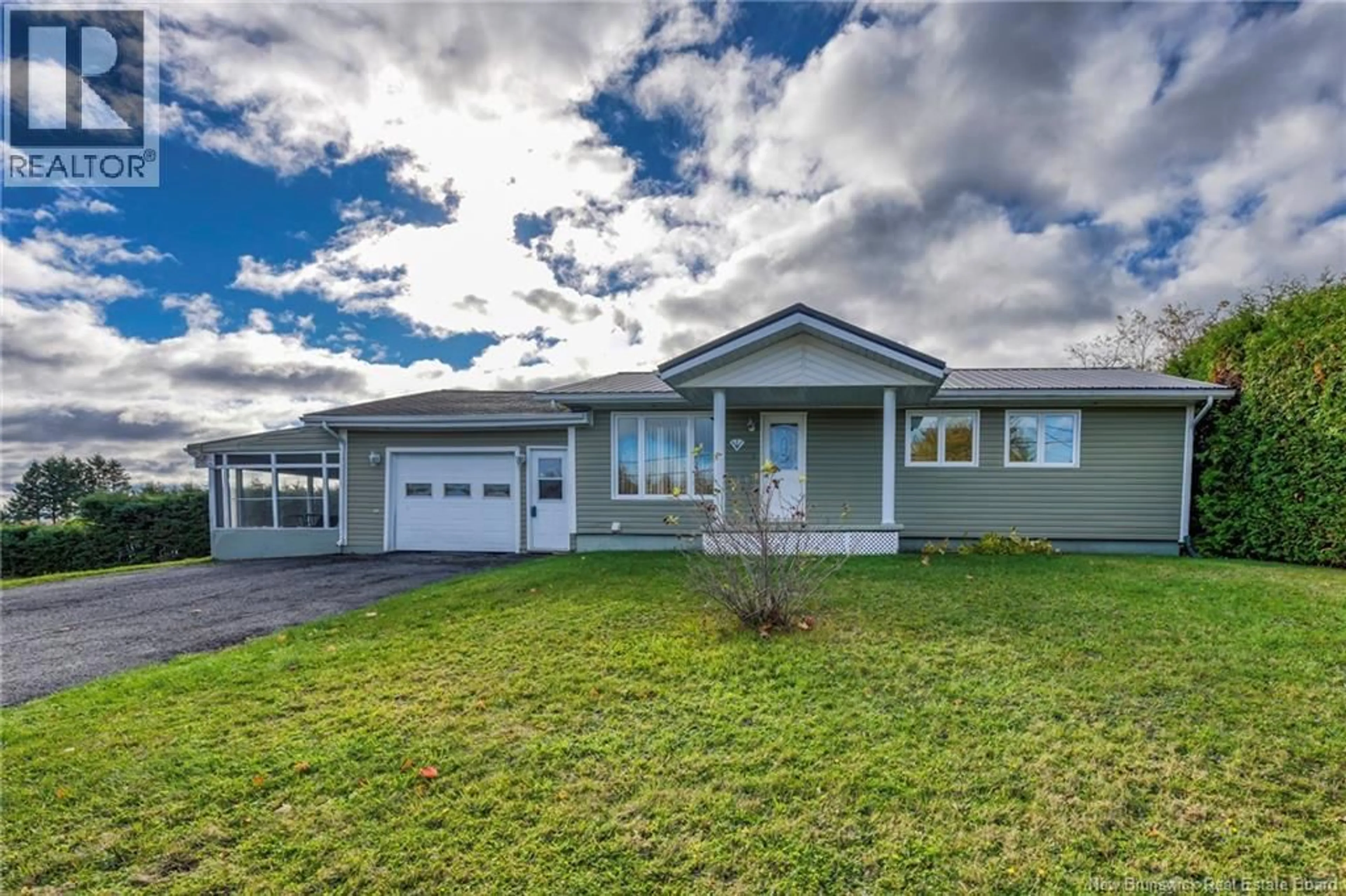 Home with vinyl exterior material, street for 605 5TH AVE, Grand Falls New Brunswick E3Z1A1