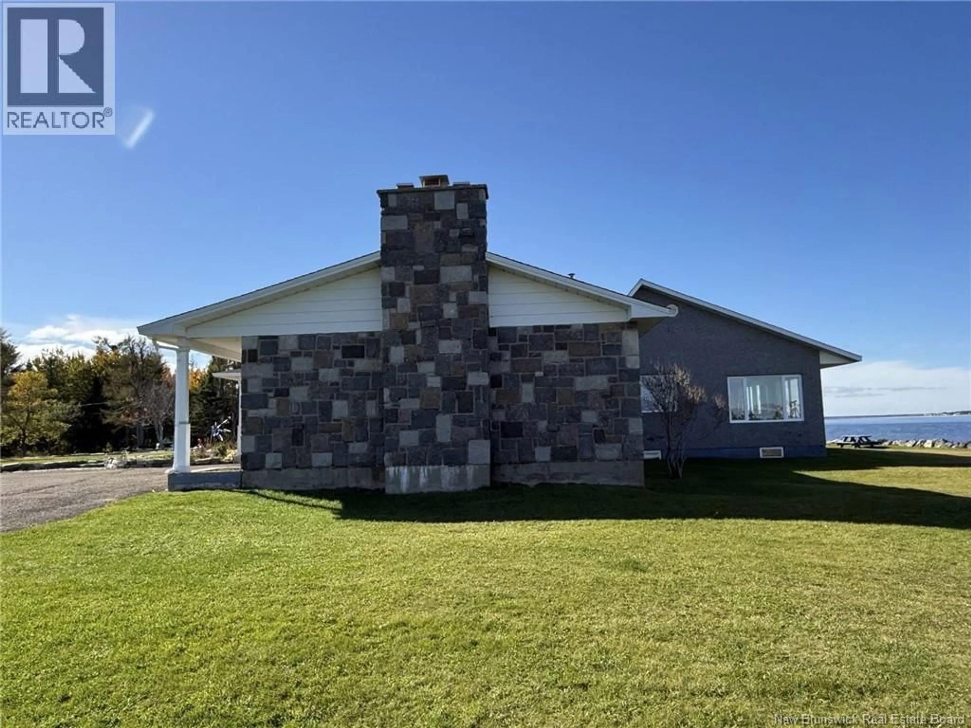 Home with vinyl exterior material, unknown for 4595 ROUTE 113, Haut-Lamèque New Brunswick E8T3L5