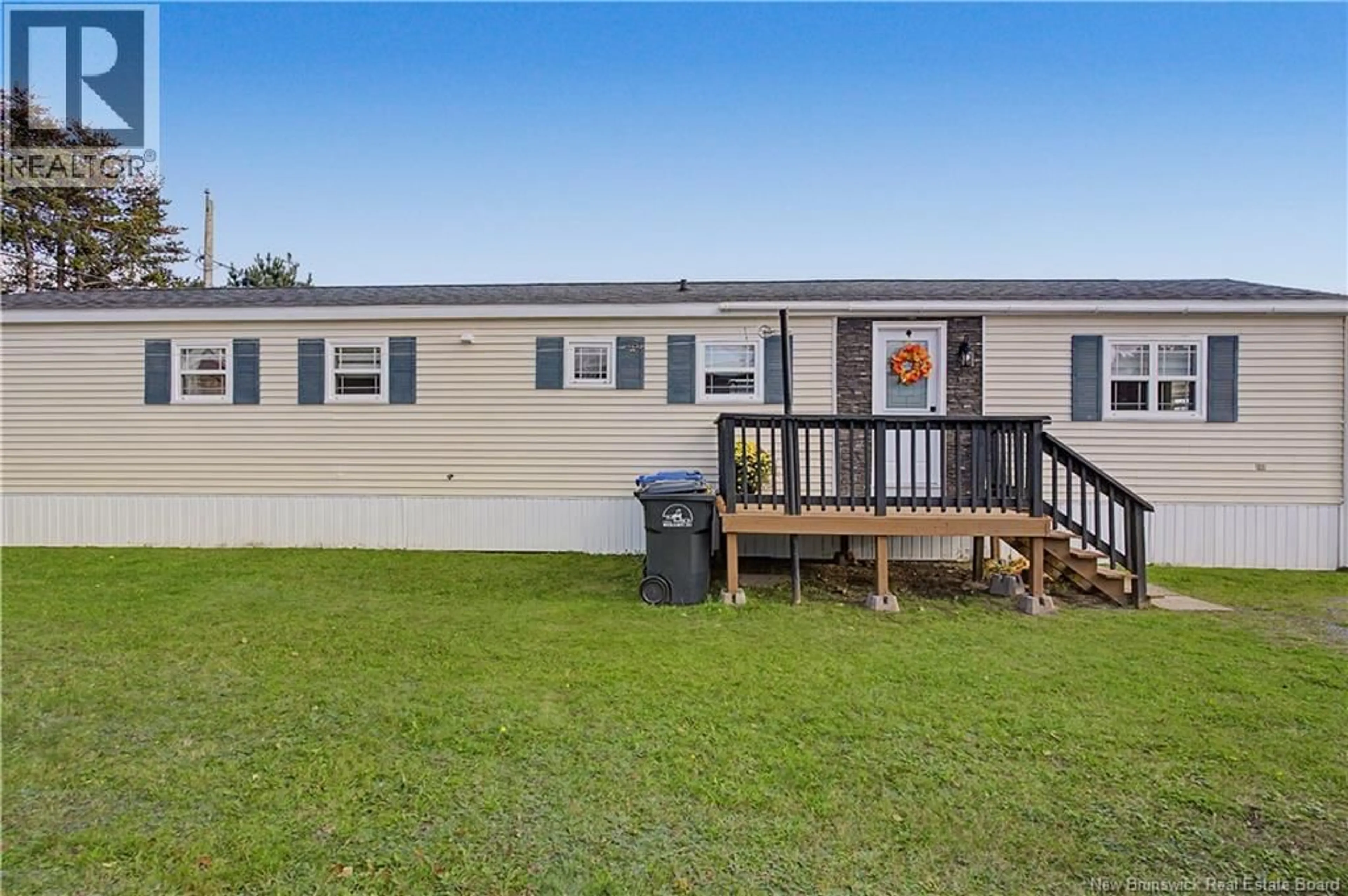 Home with vinyl exterior material, unknown for 46 TRAVIS STREET, Miramichi New Brunswick E1V6A2