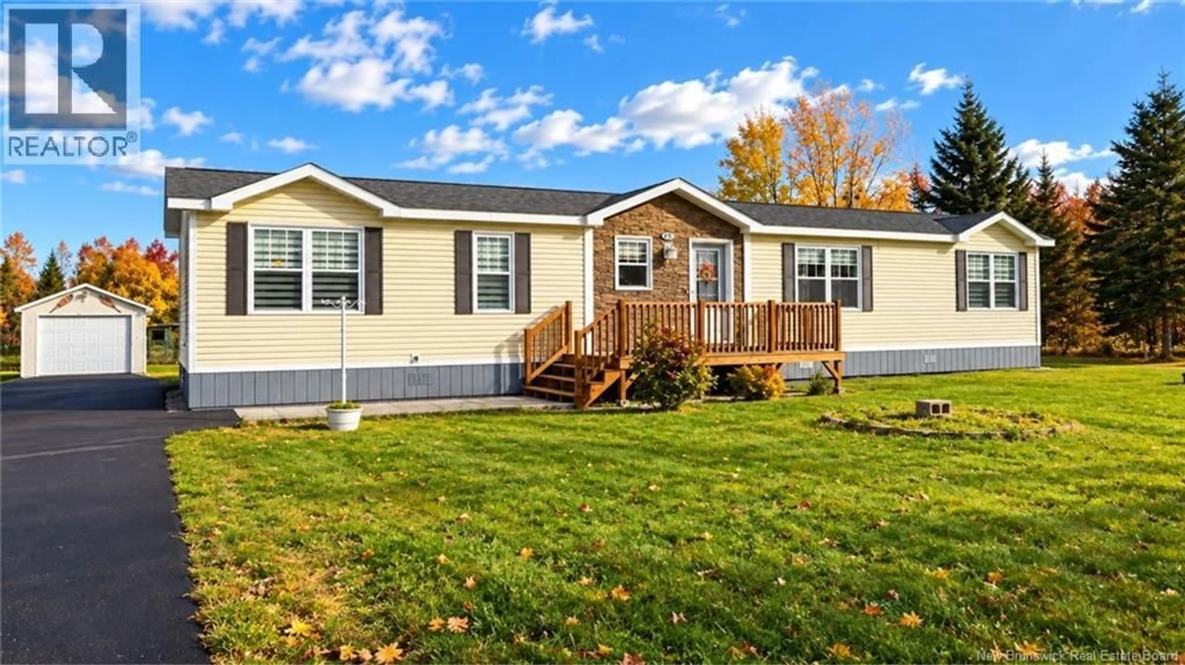 Home with vinyl exterior material, unknown for 15 RUE DE LA RESIDENCE, Saint-Léolin New Brunswick E8N0B3