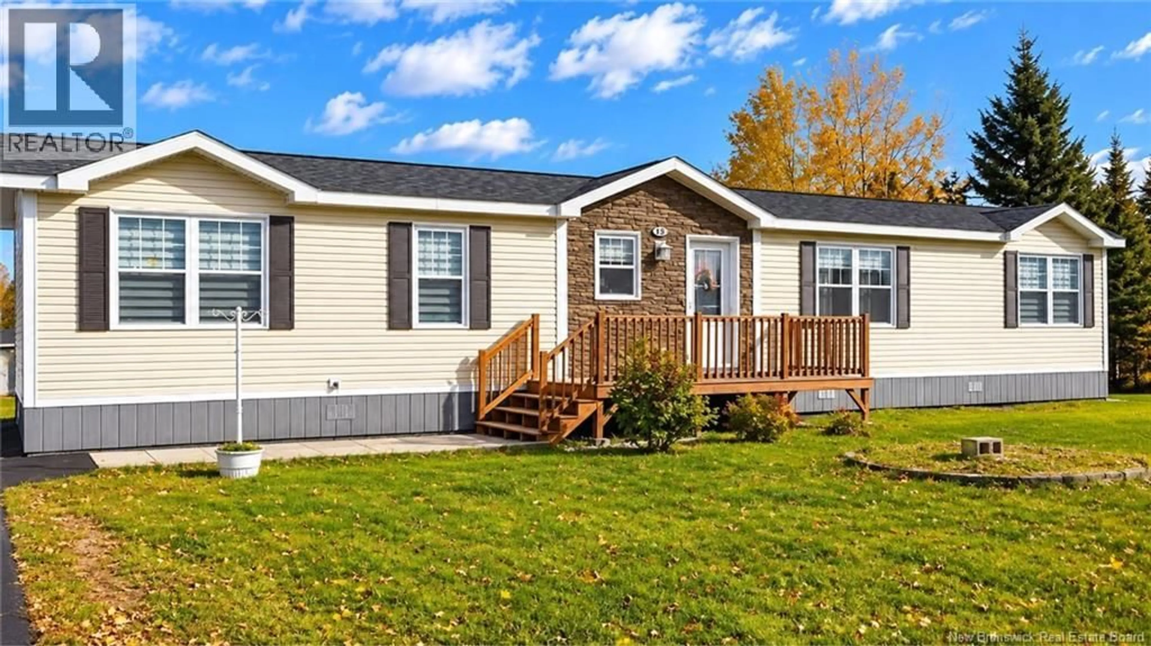 Home with vinyl exterior material, street for 15 RUE DE LA RESIDENCE, Saint-Léolin New Brunswick E8N0B3