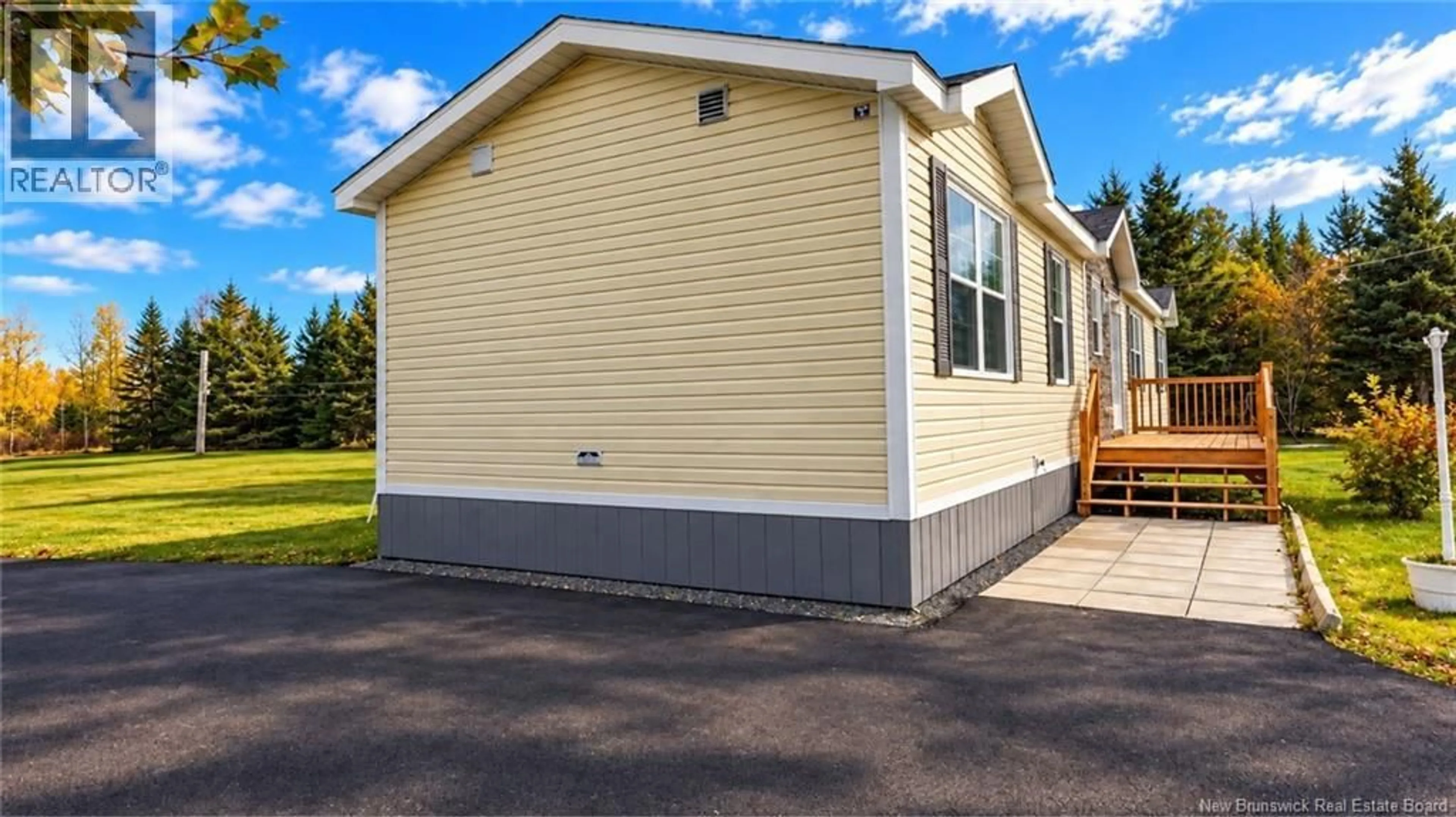 Home with vinyl exterior material, street for 15 RUE DE LA RESIDENCE, Saint-Léolin New Brunswick E8N0B3