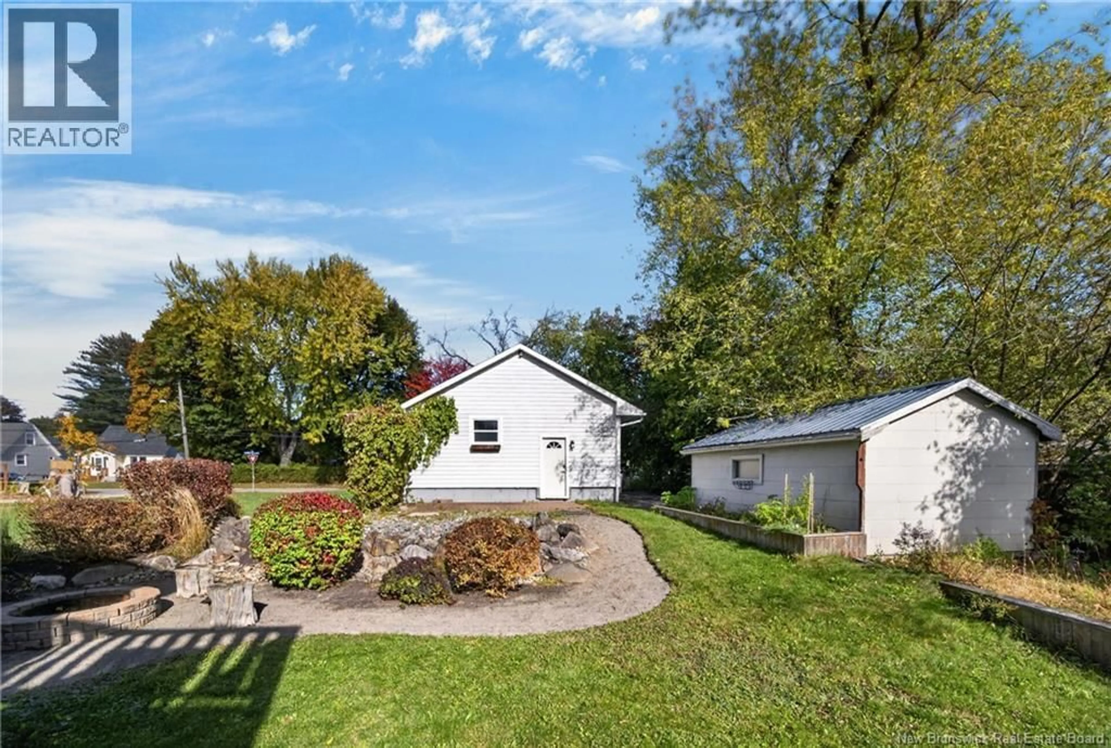 A pic from outside/outdoor area/front of a property/back of a property/a pic from drone, unknown for 750 DOBIE STREET, Fredericton New Brunswick E3A2Z5
