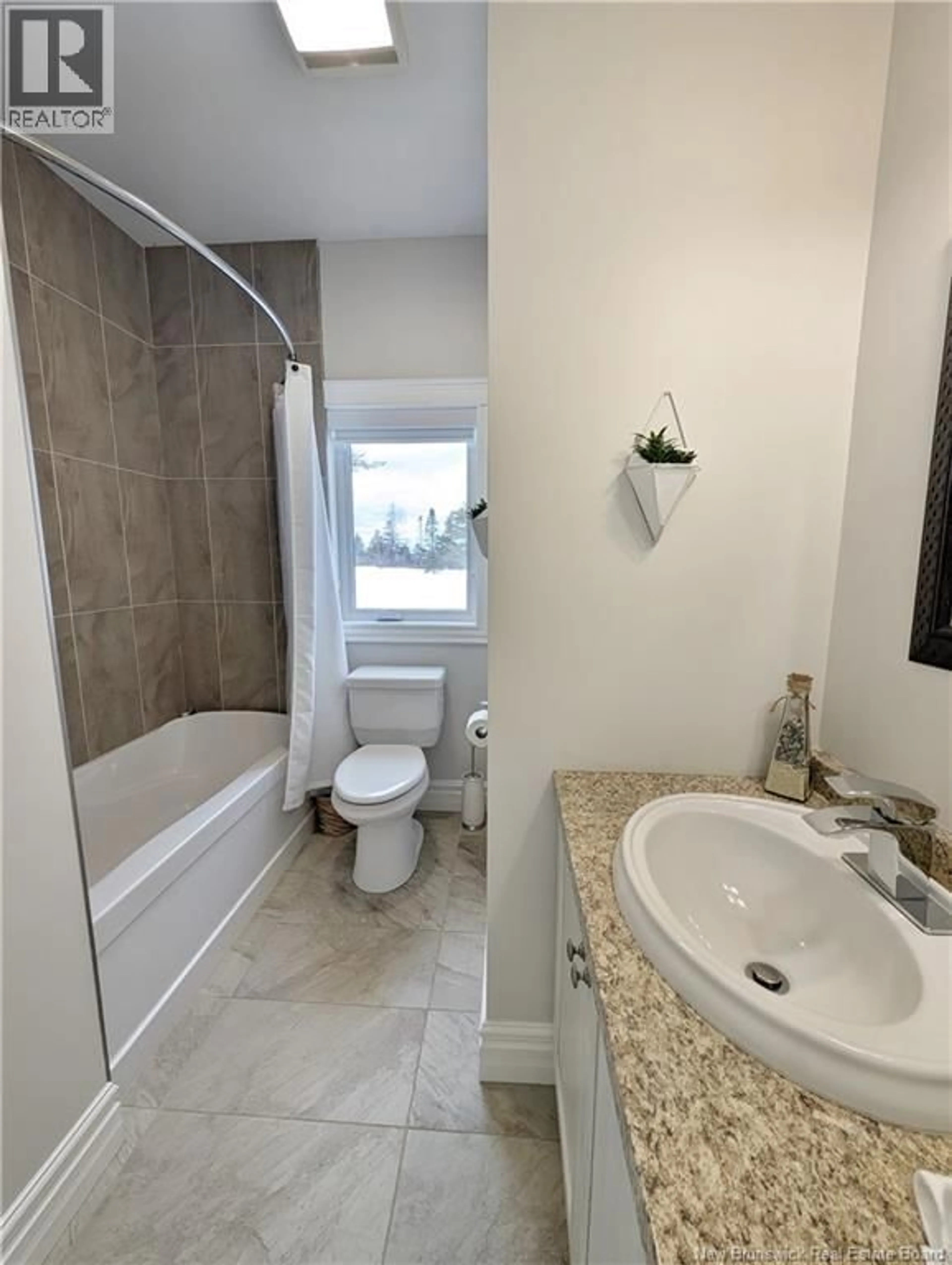 Standard bathroom, ceramic/tile floor for 1518 CHEMIN STE LOUISE, Sainte-Louise New Brunswick E8K2Y6