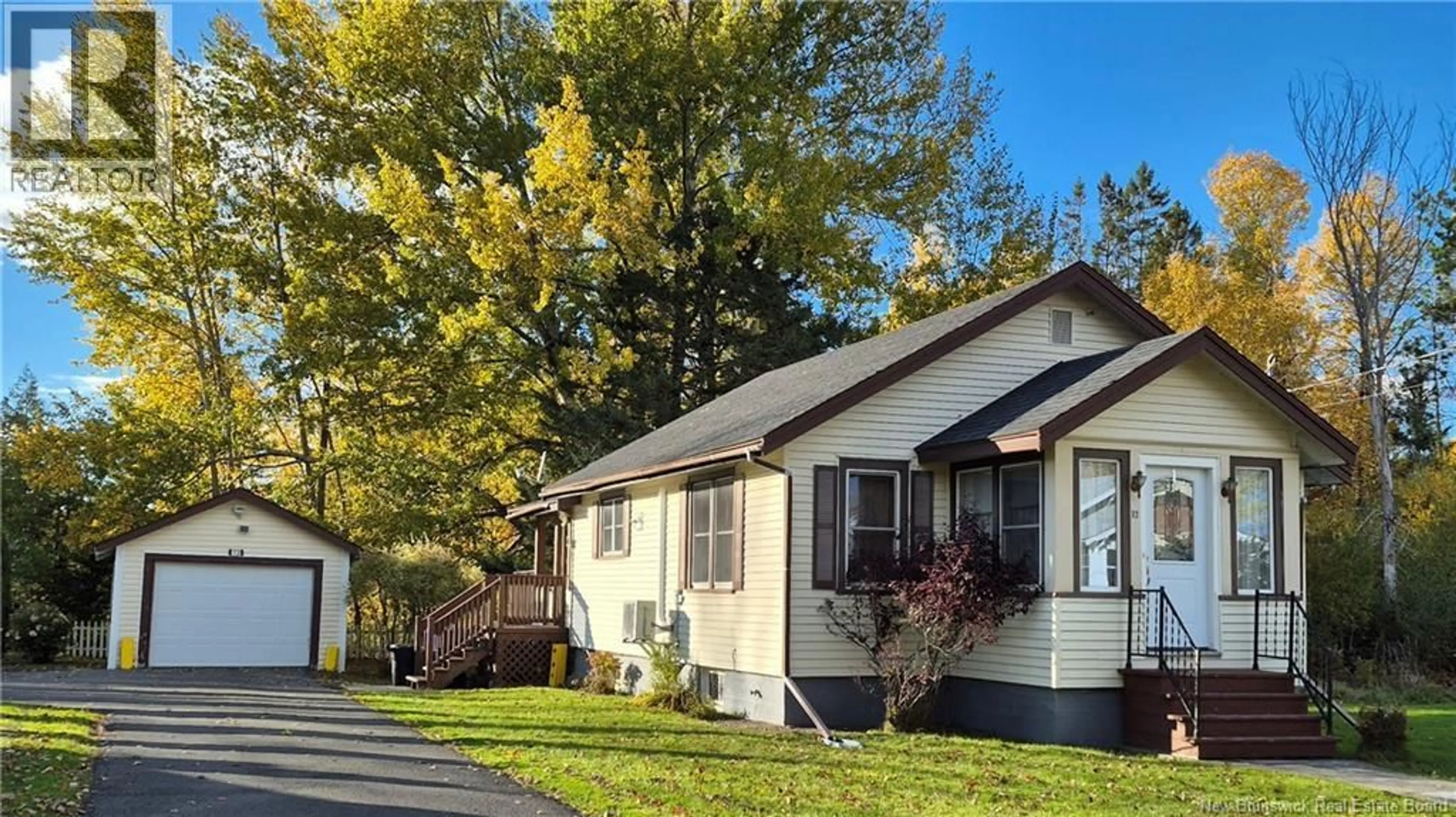 Home with vinyl exterior material, street for 72 MARKS STREET, St. Stephen New Brunswick E3L2B5