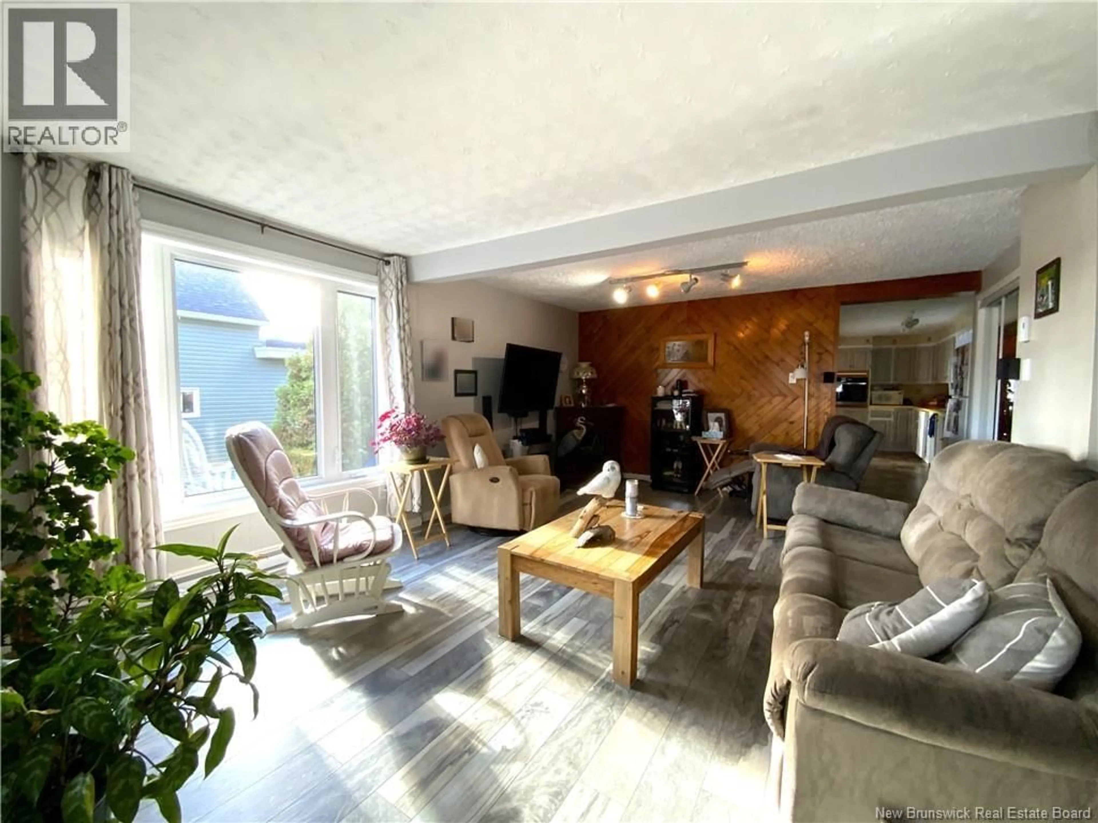 Living room with furniture, unknown for 108 ST-GEORGES AVENUE, Edmundston New Brunswick E3V2W2