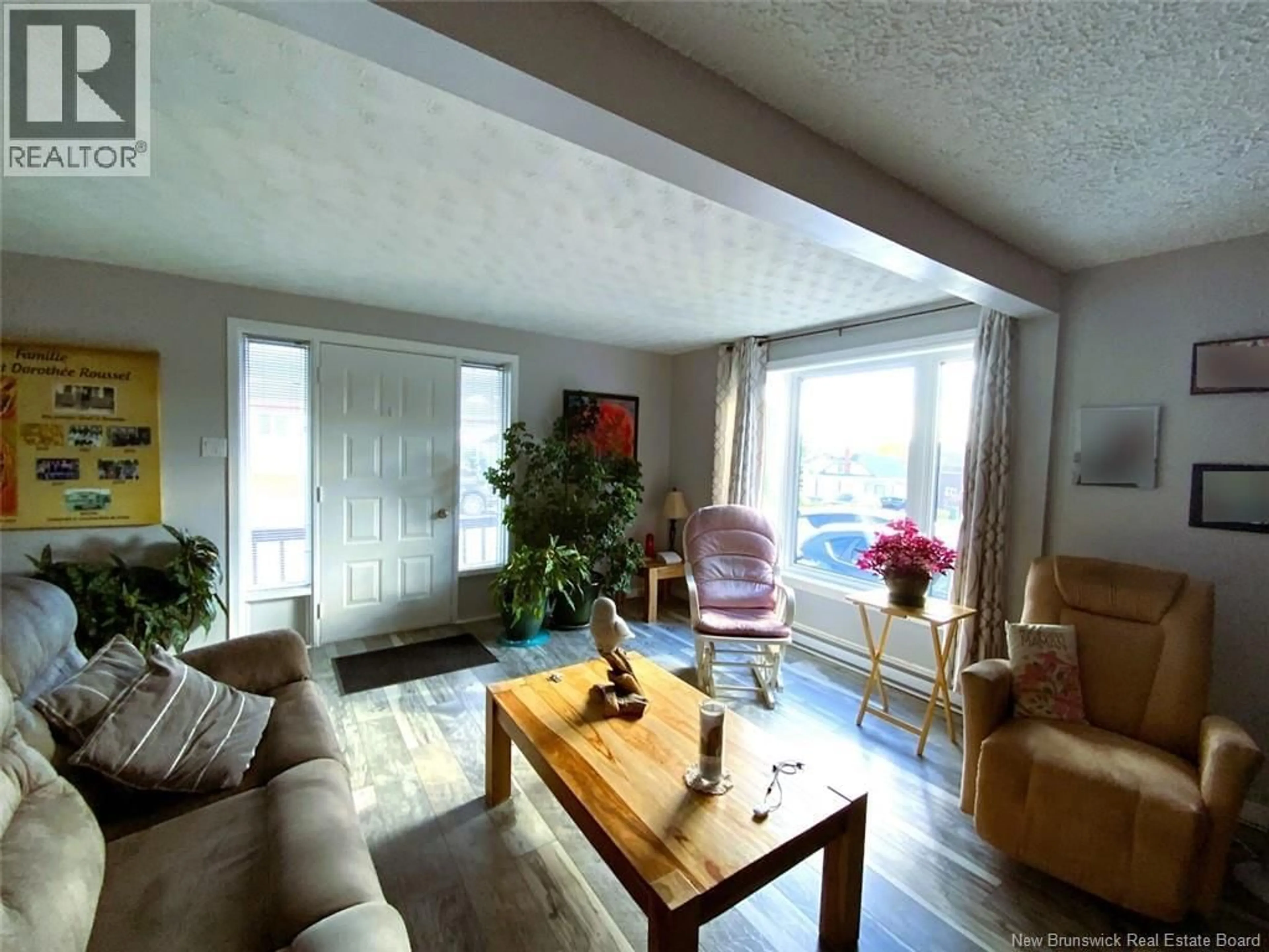Living room with furniture, unknown for 108 ST-GEORGES AVENUE, Edmundston New Brunswick E3V2W2
