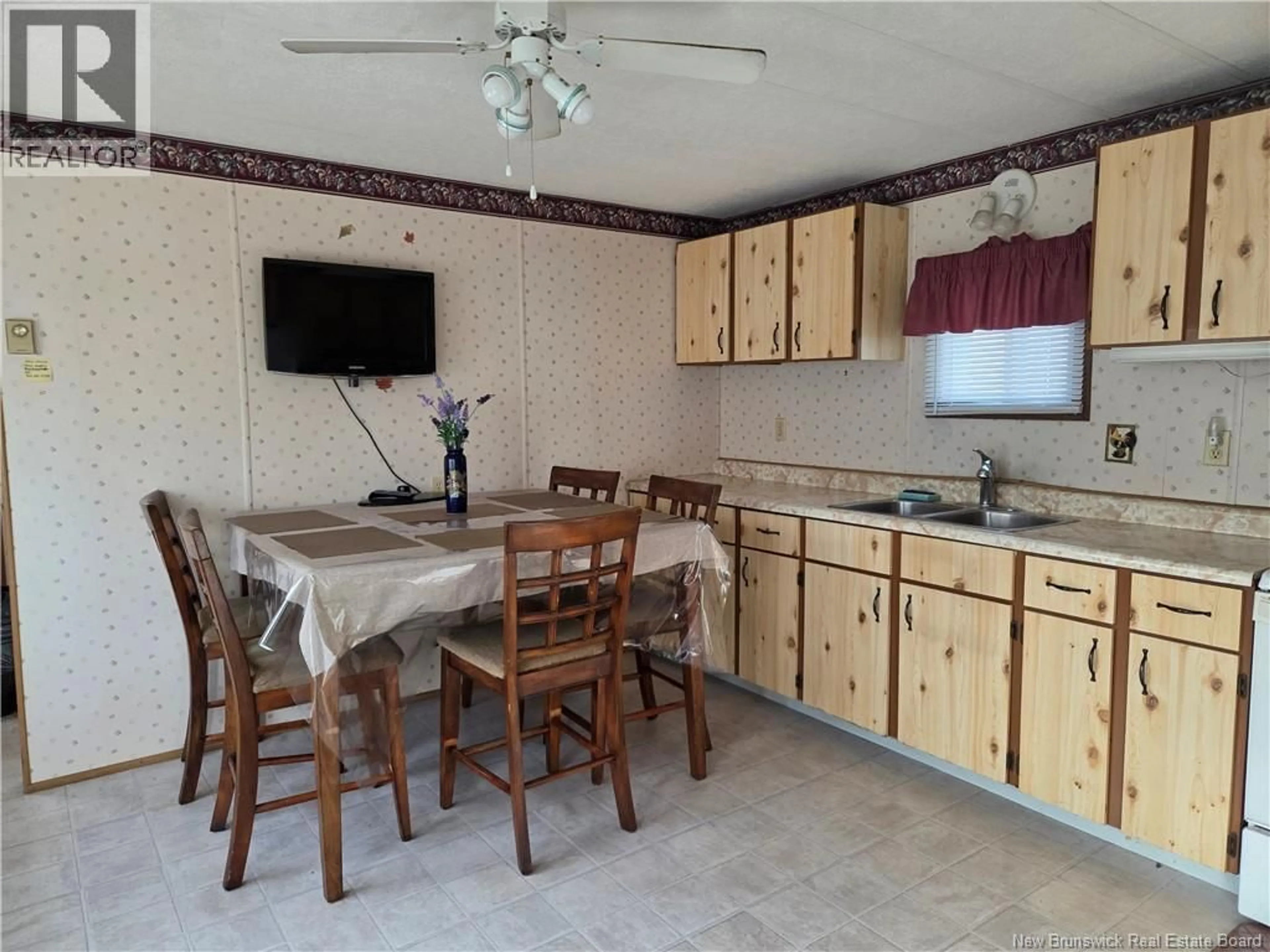 Standard kitchen, unknown for 72 VIOLET STREET, Saint John New Brunswick E2M5M7