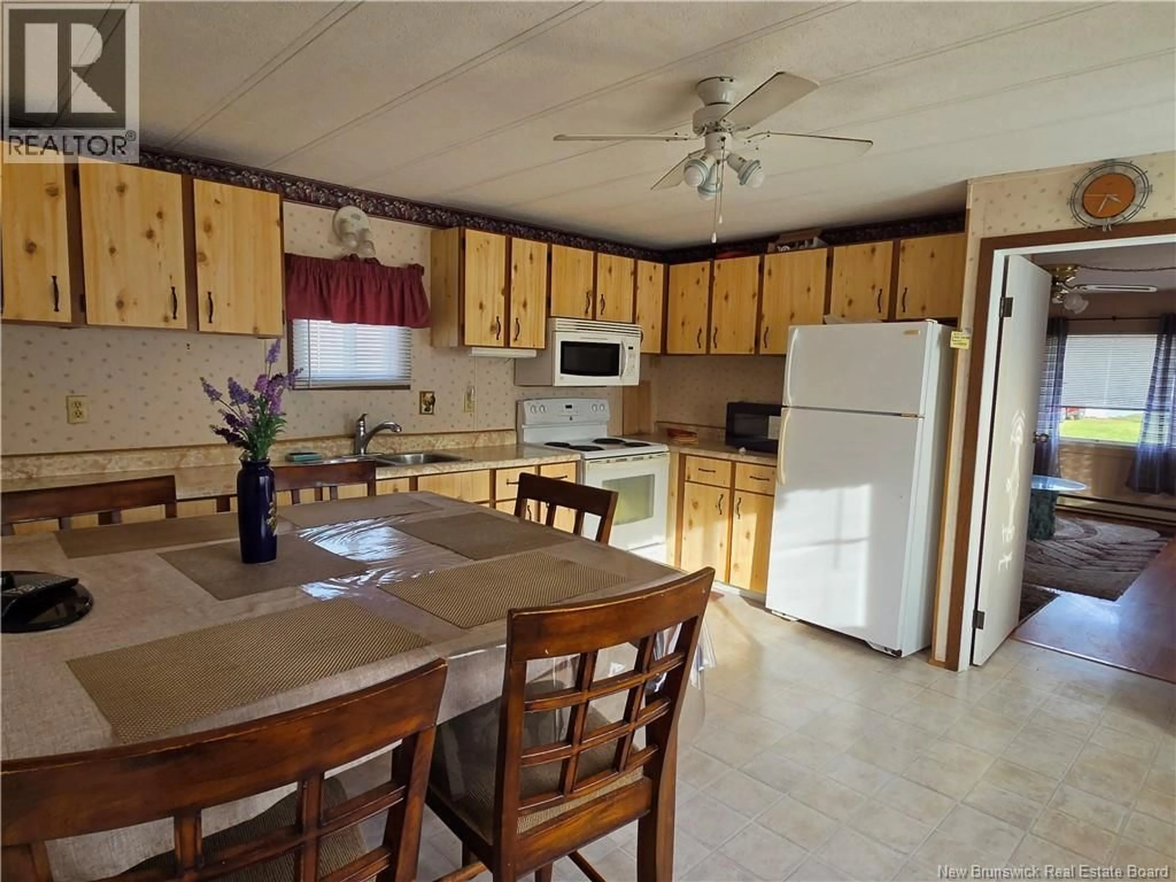 Standard kitchen, unknown for 72 VIOLET STREET, Saint John New Brunswick E2M5M7