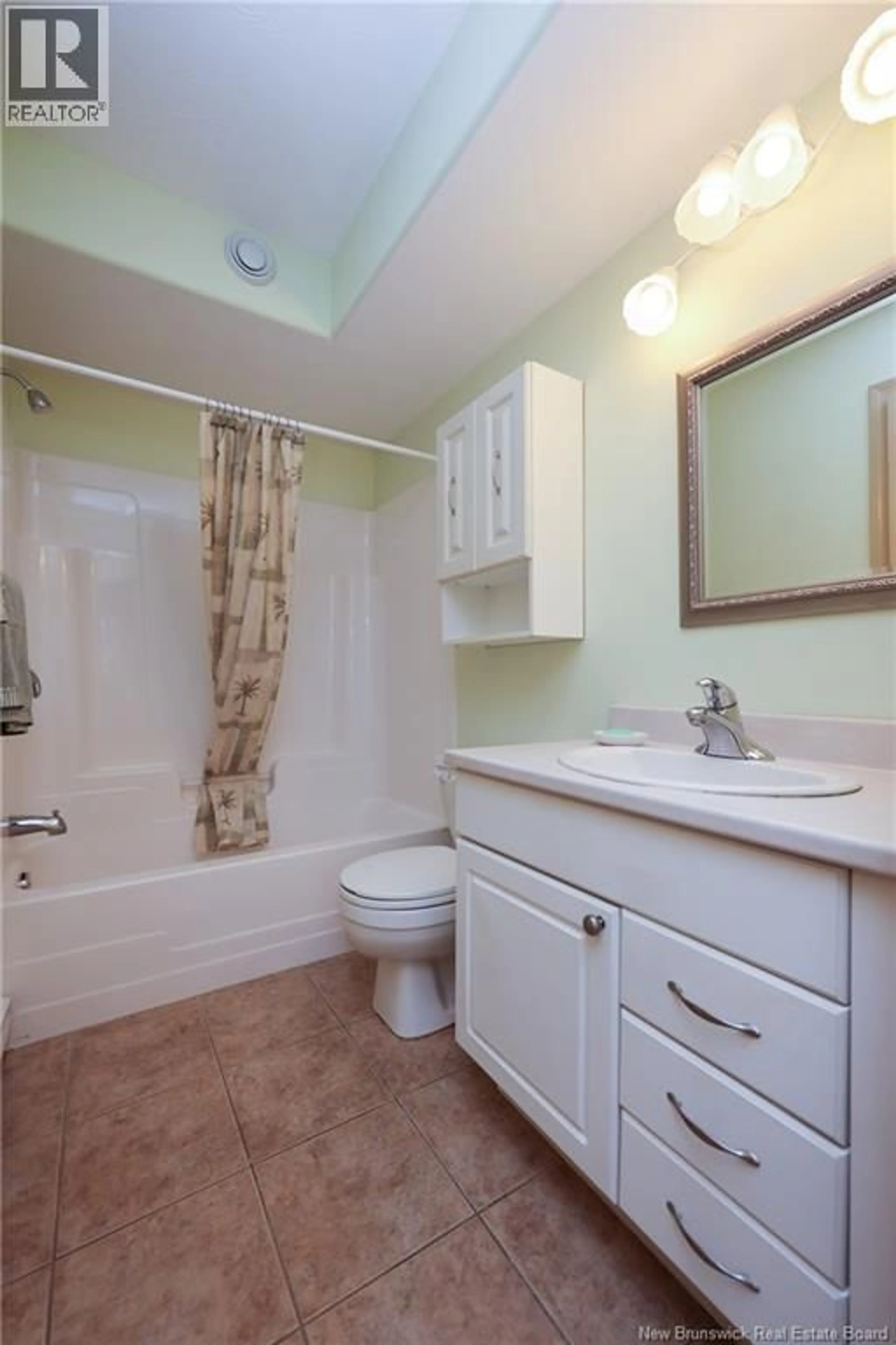 Standard bathroom, unknown for 213 - 1 GOLF GREENS LANE, Fredericton New Brunswick E3B9T9