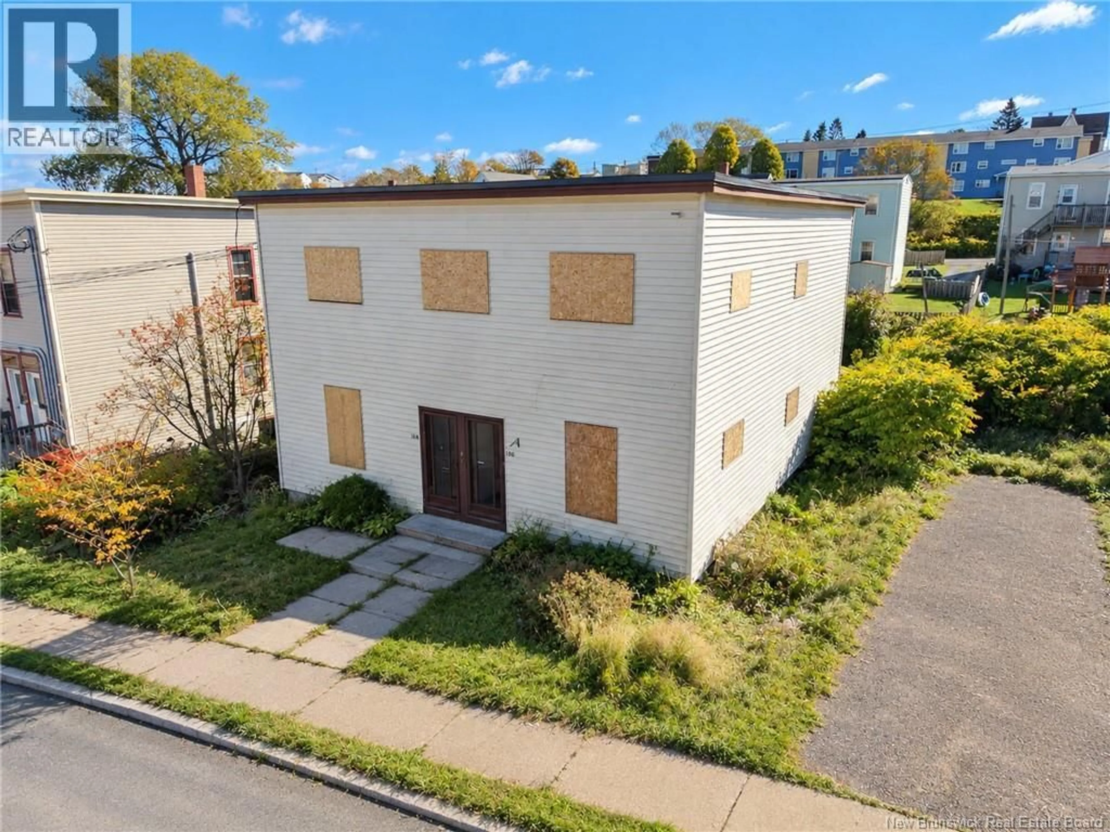 A pic from outside/outdoor area/front of a property/back of a property/a pic from drone, building for 194-196 TOWER STREET, Saint John New Brunswick E2M1Z2