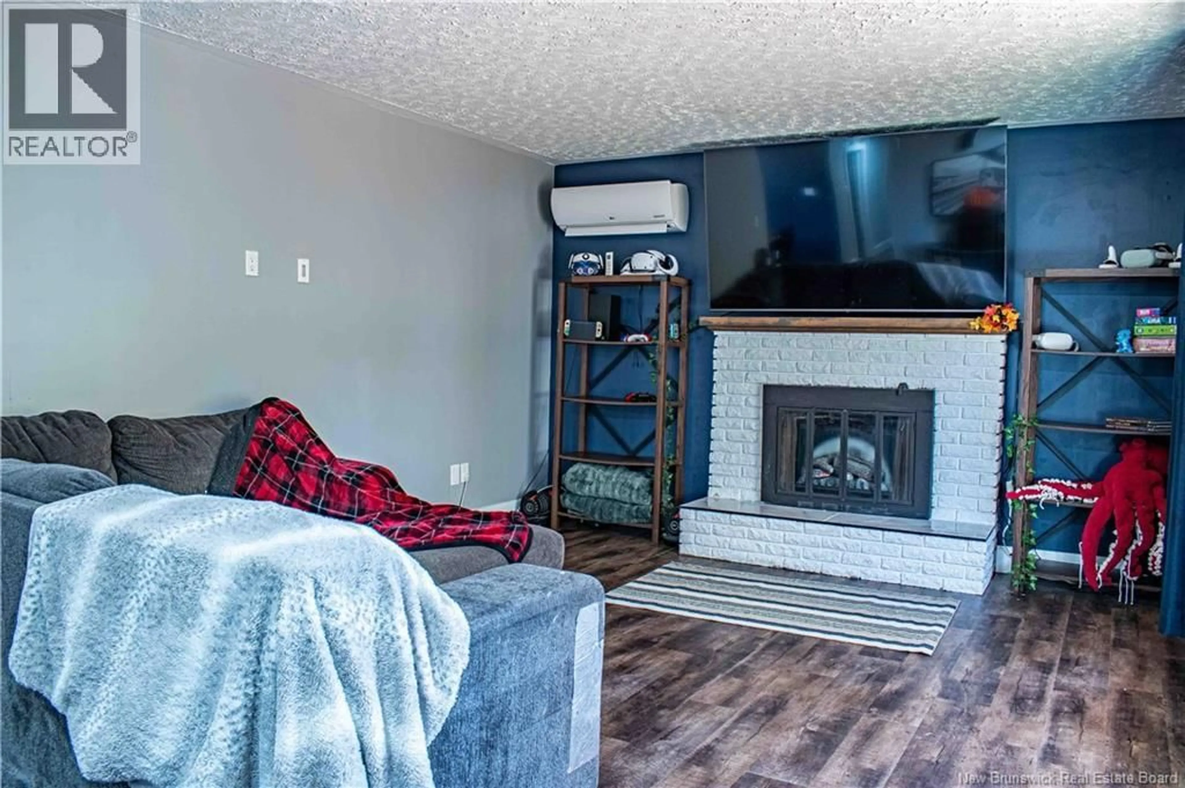 Living room with furniture, unknown for 130 EPWORTH CIRCLE, Fredericton New Brunswick E3A2M6