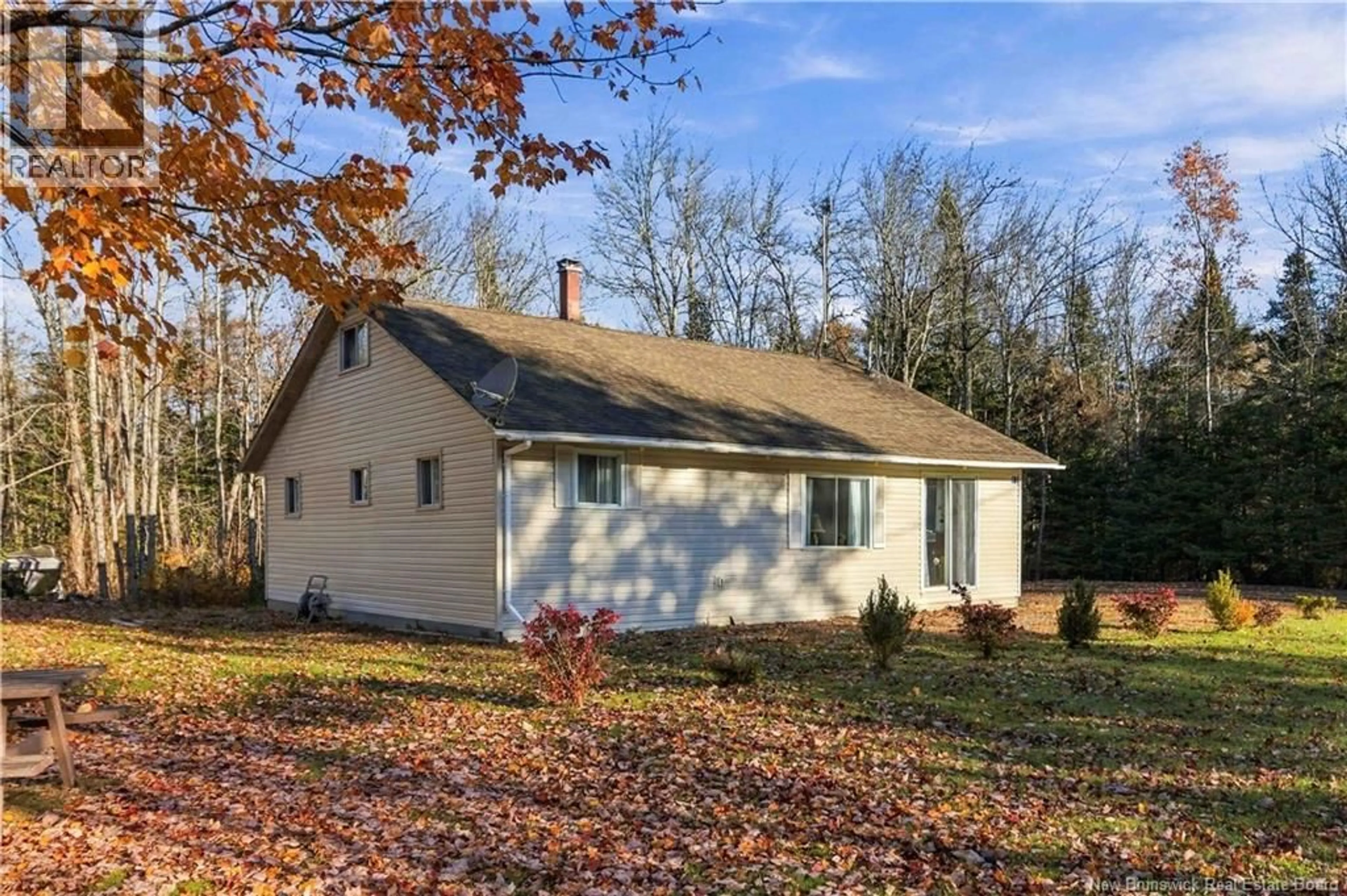 Home with vinyl exterior material, unknown for 11 MCMURRAY ROAD, Lake George New Brunswick E6K3G8