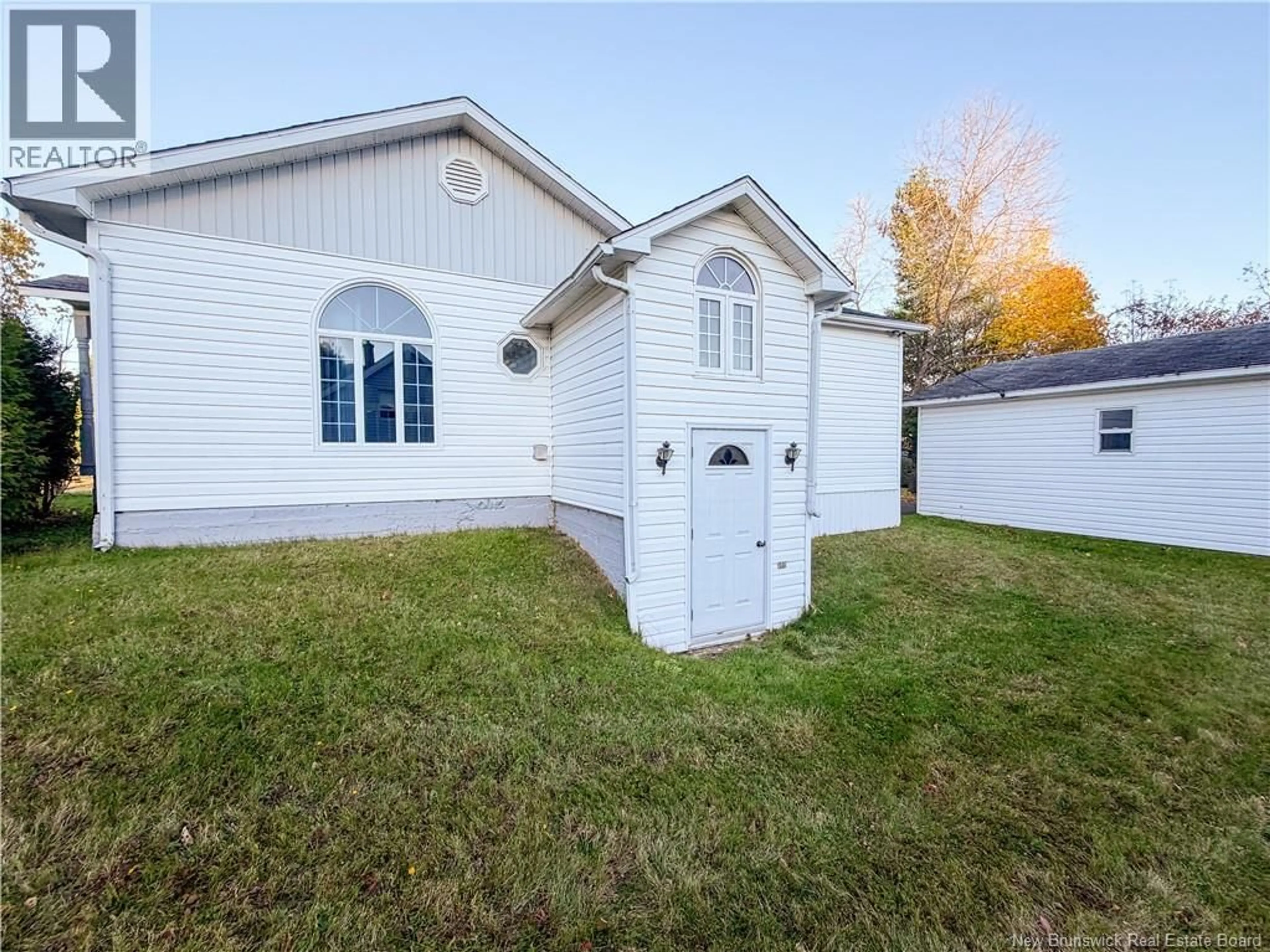 Home with vinyl exterior material, street for 533 BROADWAY BOULEVARD, Grand-Sault/Grand Falls New Brunswick E3Z2L2