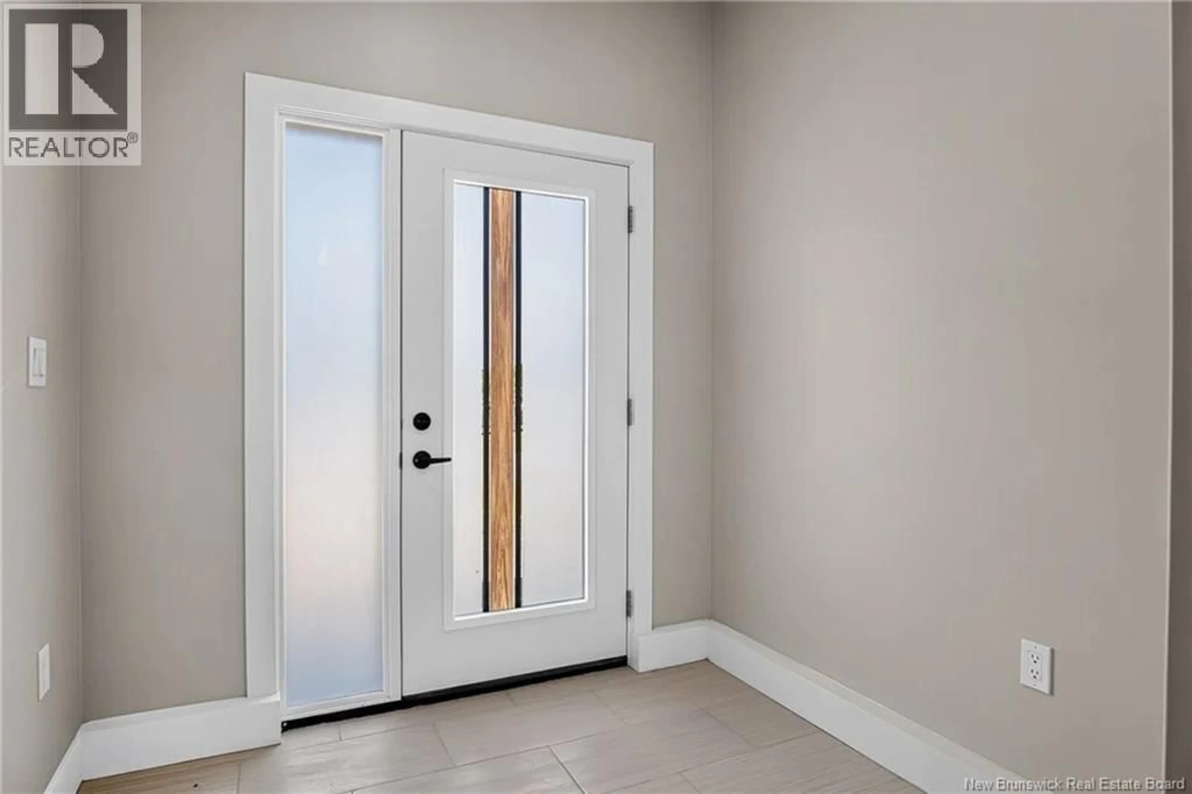 Indoor entryway for 48 OAKHILL CRESCENT, Saint John New Brunswick E2J4M4