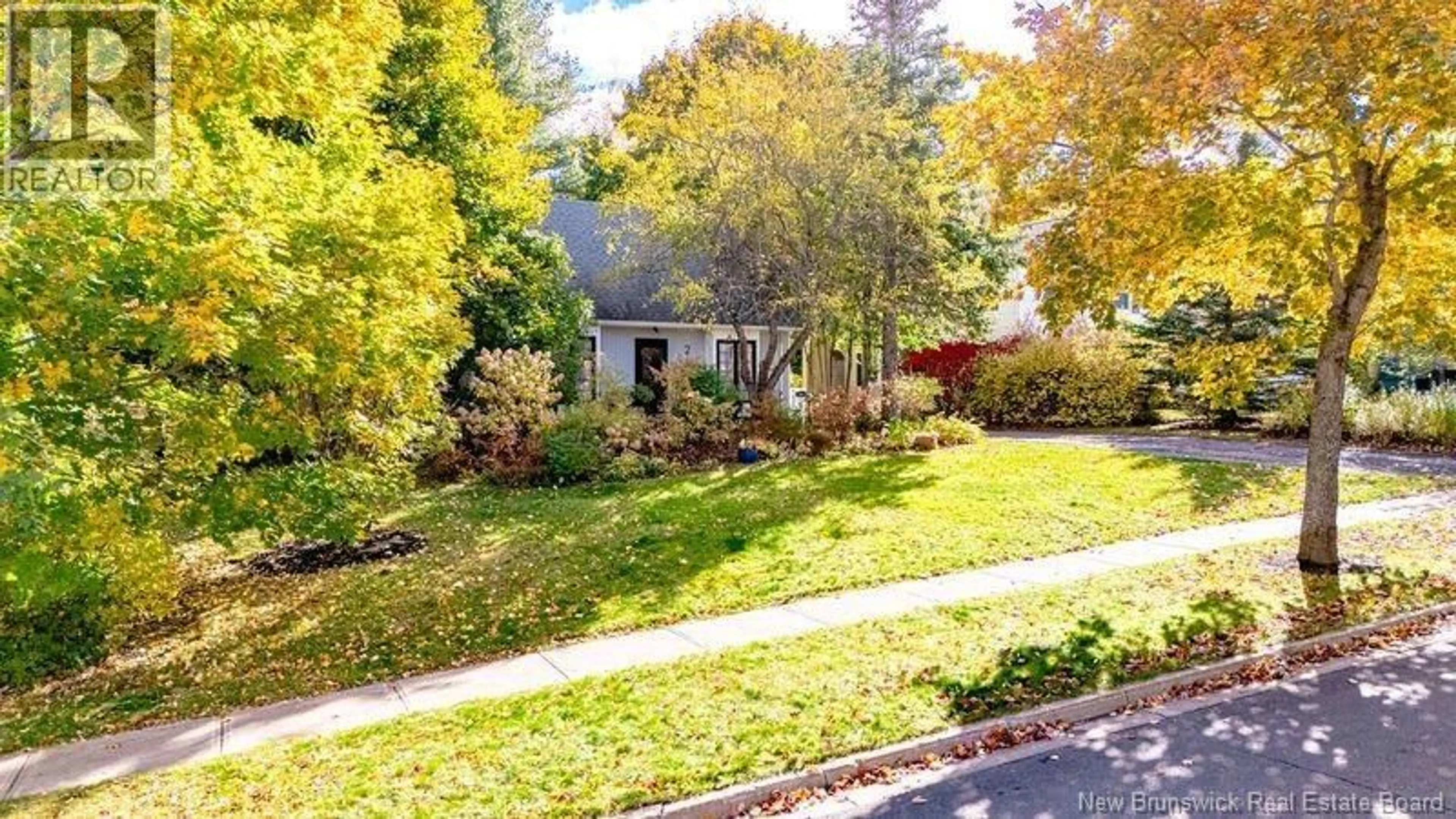 A pic from outside/outdoor area/front of a property/back of a property/a pic from drone, street for 218 COLONIAL HEIGHTS, Fredericton New Brunswick E3B5M1