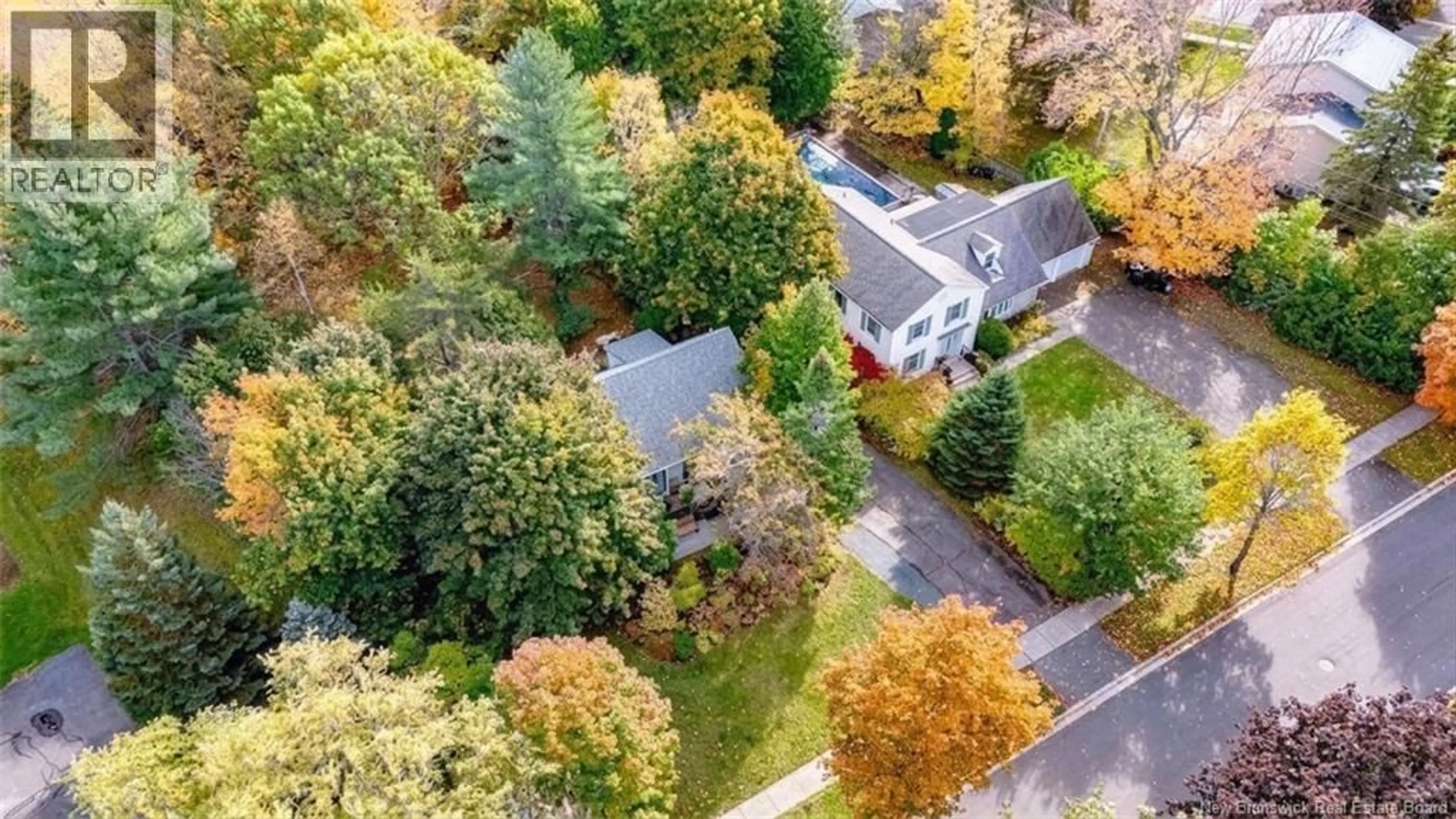 A pic from outside/outdoor area/front of a property/back of a property/a pic from drone, street for 218 COLONIAL HEIGHTS, Fredericton New Brunswick E3B5M1