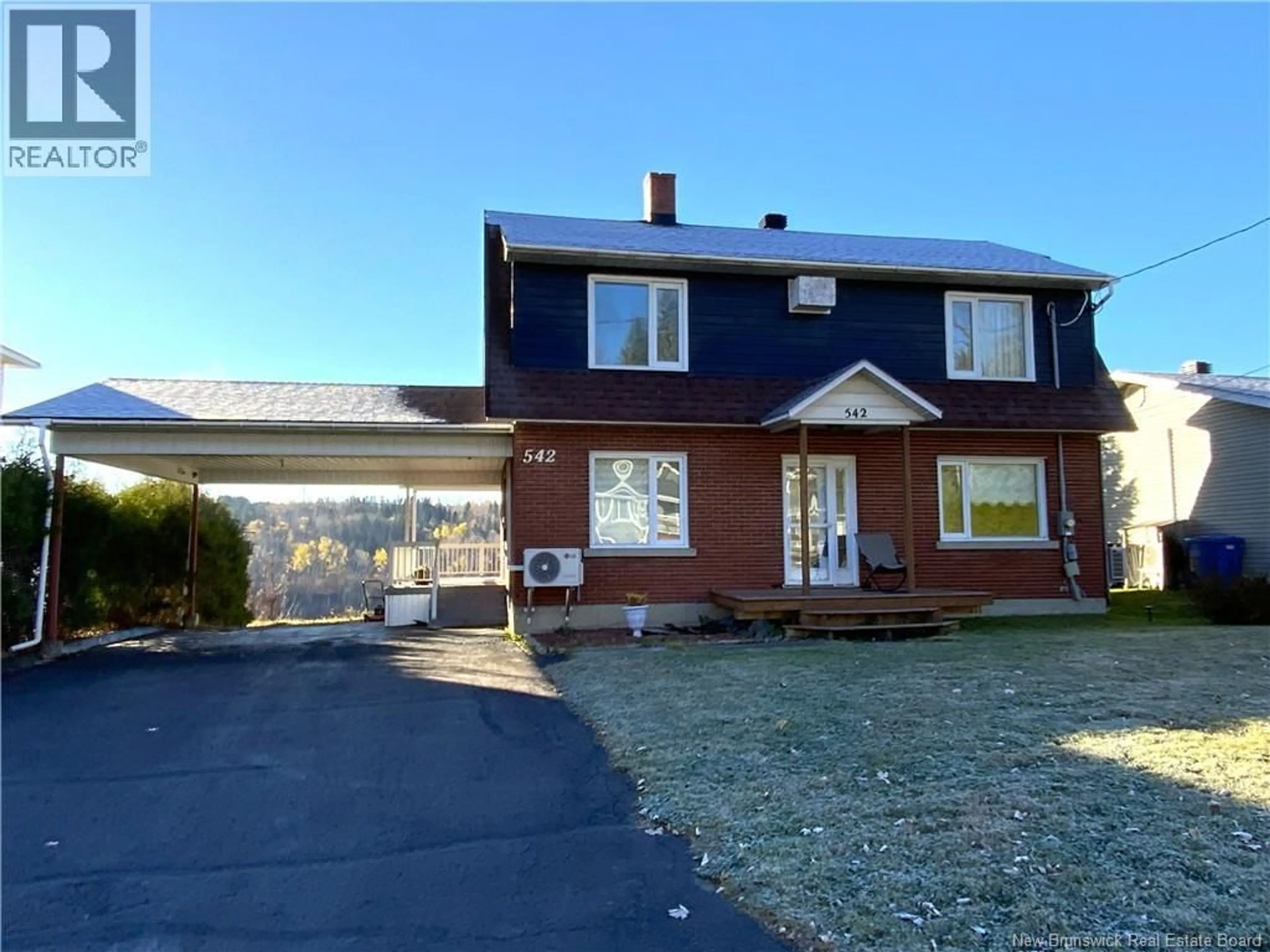 Home with vinyl exterior material, street for 542 SAINT-FRANÇOIS STREET, Edmundston New Brunswick E3V1G8