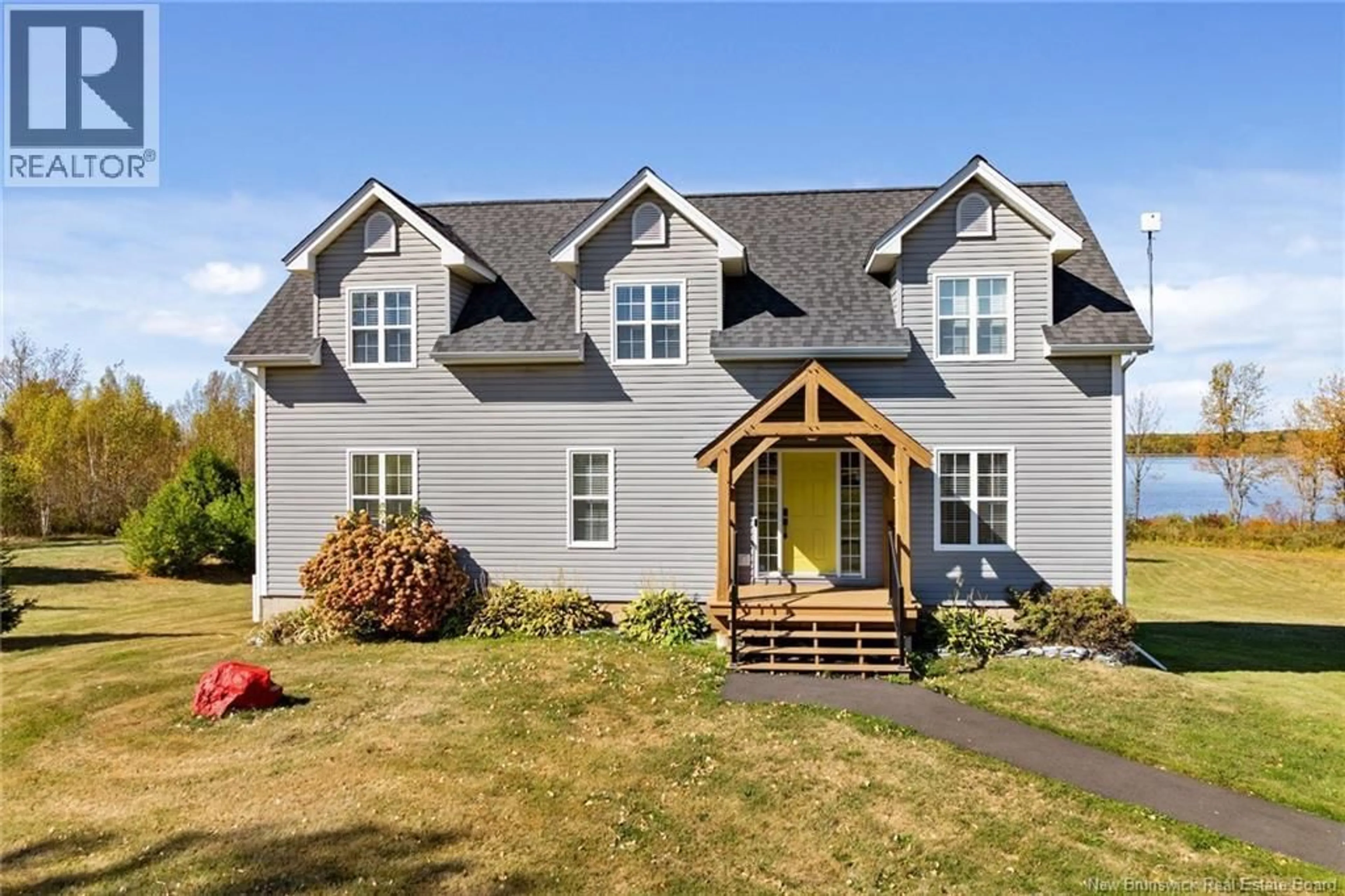 Home with vinyl exterior material, building for 8414 ROUTE 10, Cumberland Bay New Brunswick E4A2W7