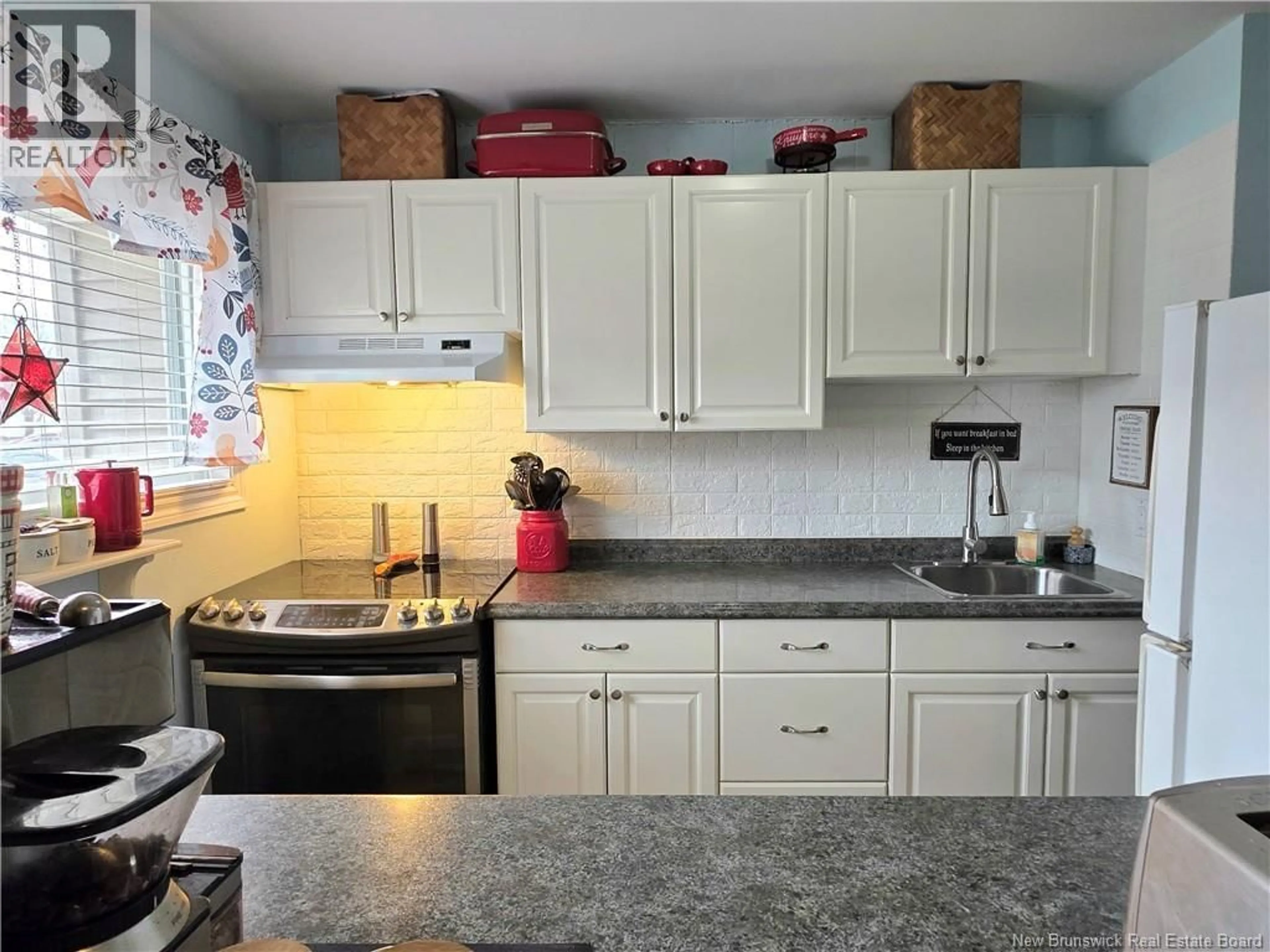 Standard kitchen, unknown for 13 - 24 SUFFOLK, Riverview New Brunswick E1B4K6