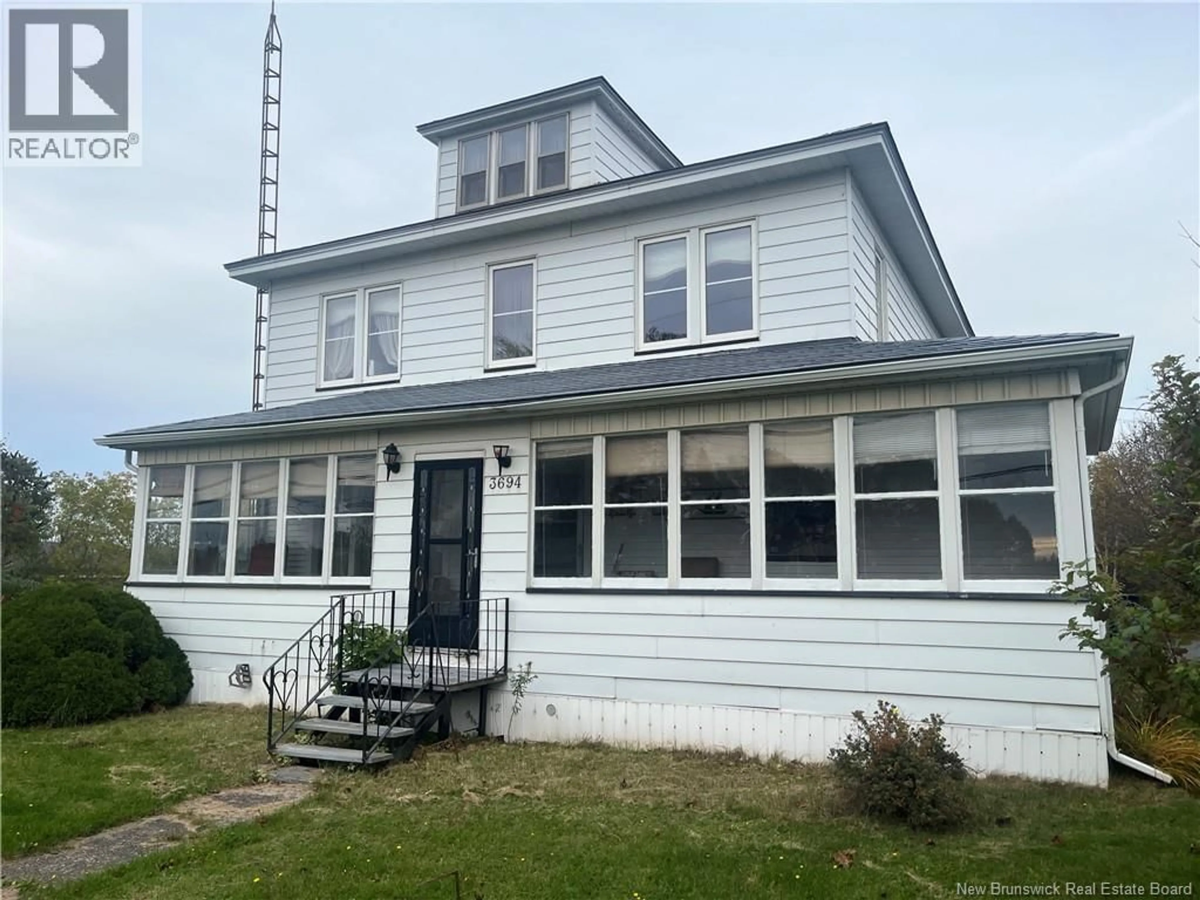 Home with vinyl exterior material, building for 3694 PRINCIPALE STREET, Tracadie New Brunswick E1X1E2