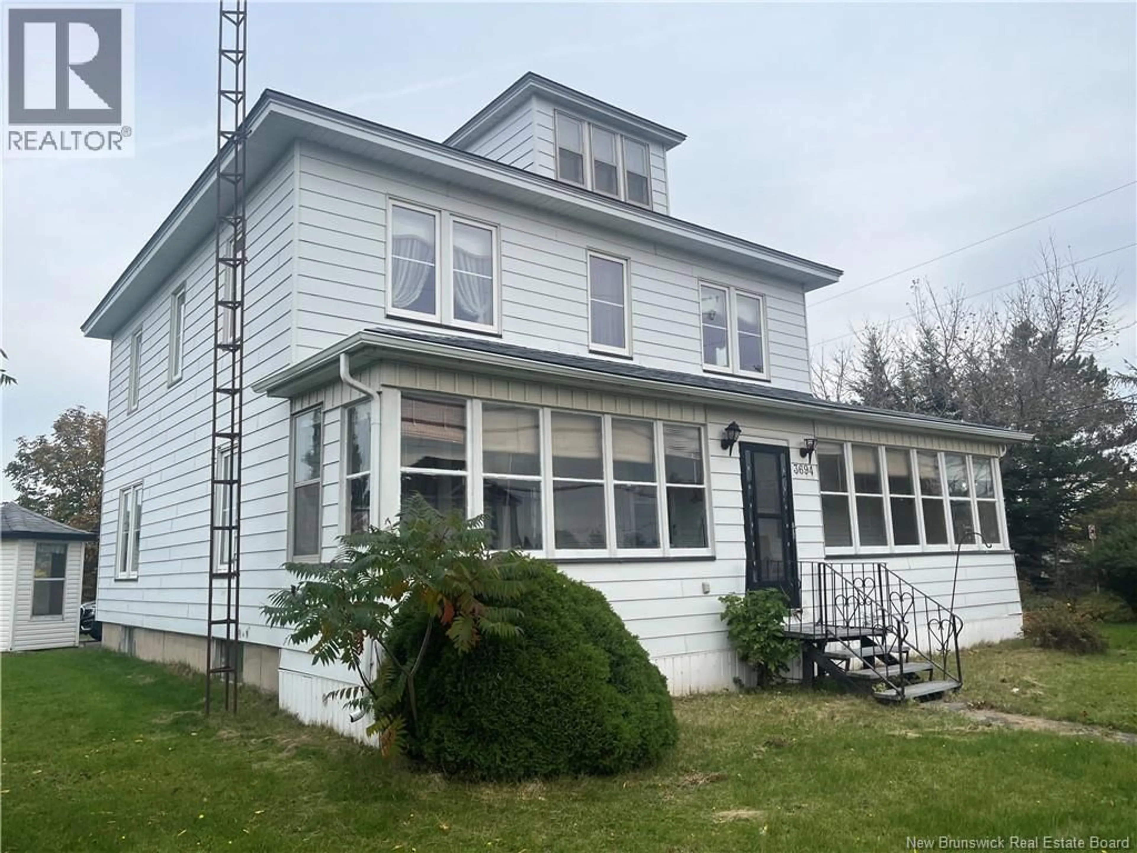 Home with vinyl exterior material, building for 3694 PRINCIPALE STREET, Tracadie New Brunswick E1X1E2