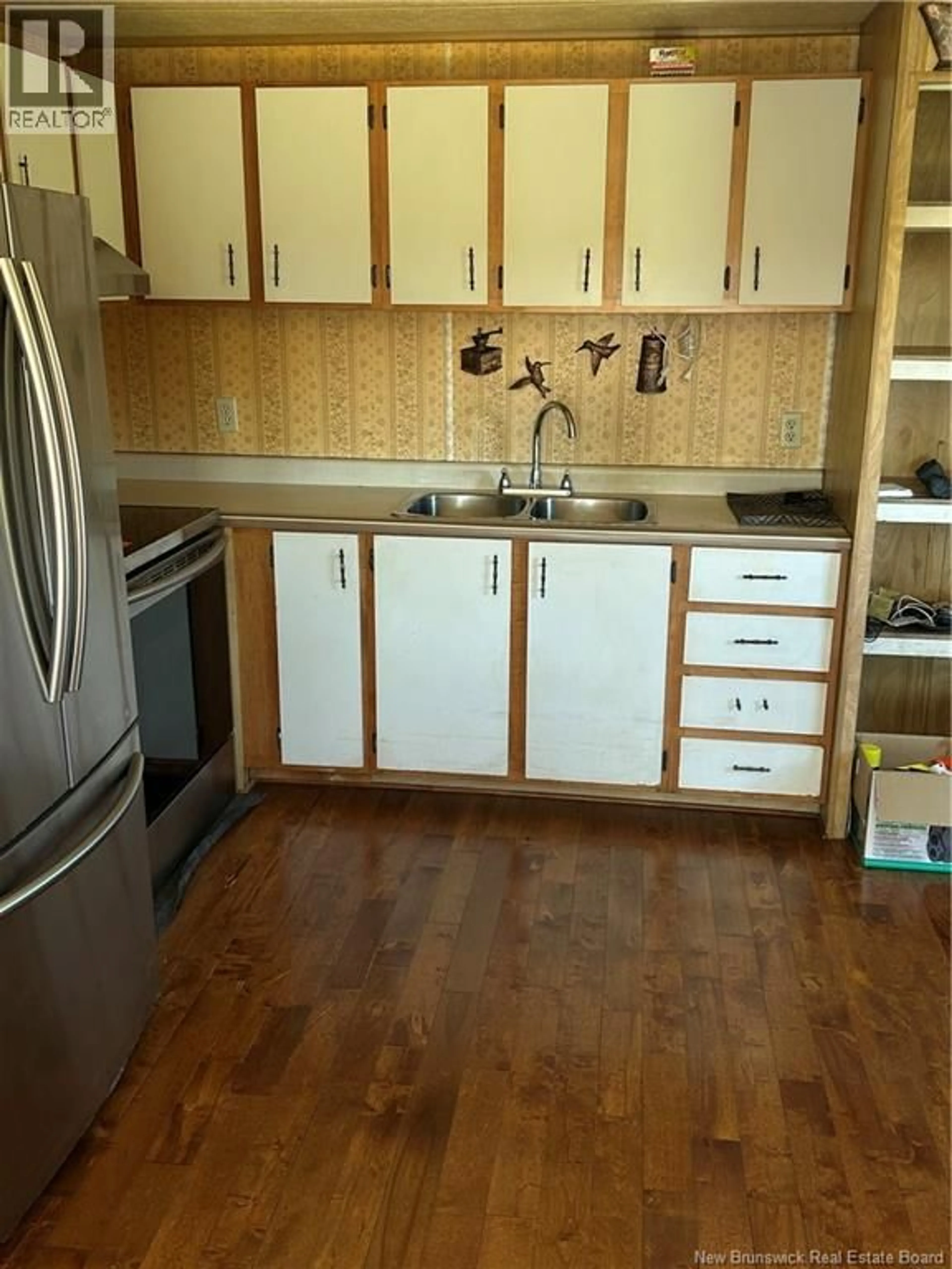 Standard kitchen, wood/laminate floor for 4 CLELAND ROAD, Oak Bay New Brunswick E3L4C2