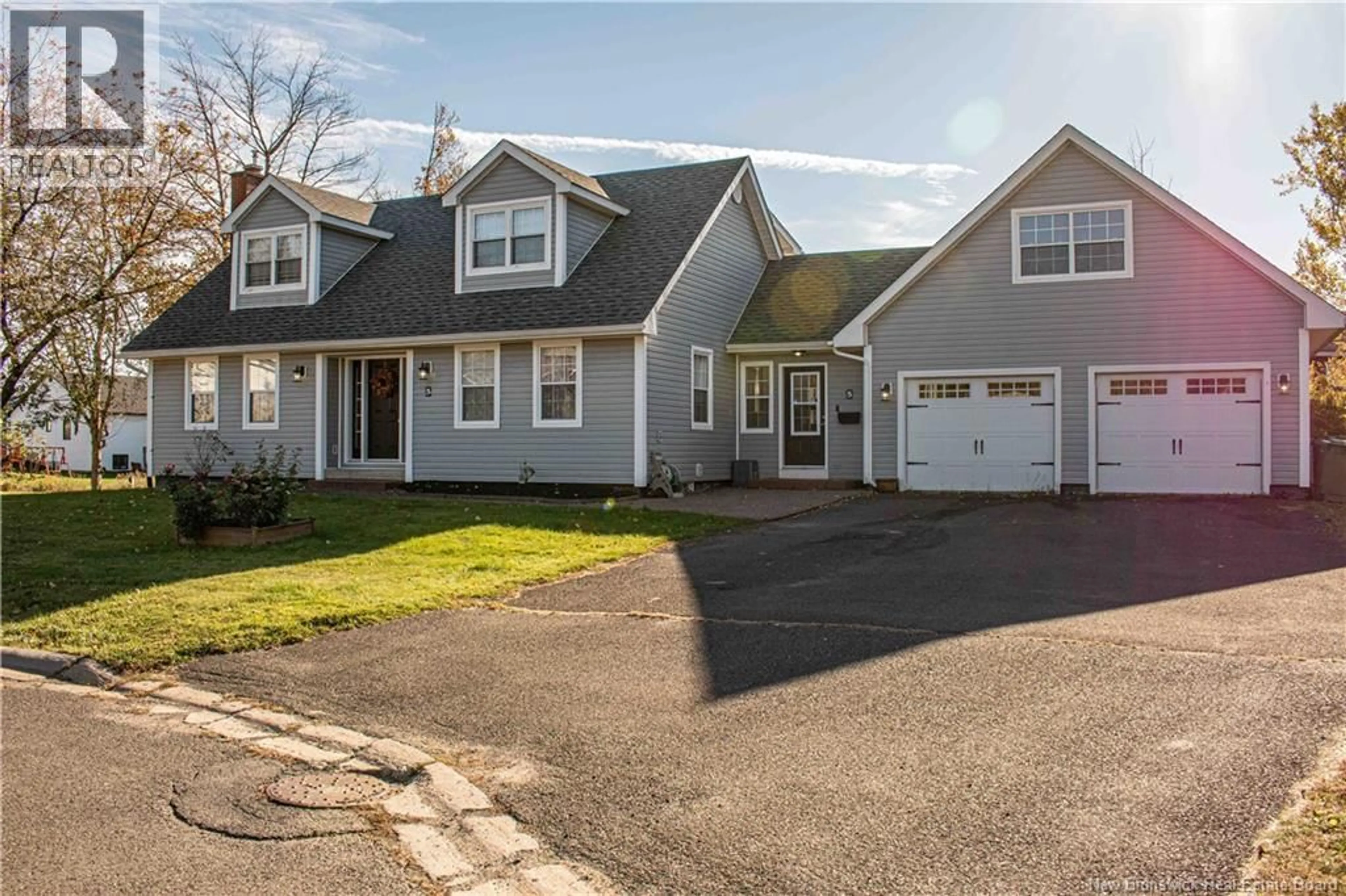 Home with vinyl exterior material, street for 5 ALLISON COURT, Oromocto New Brunswick E3V2M8