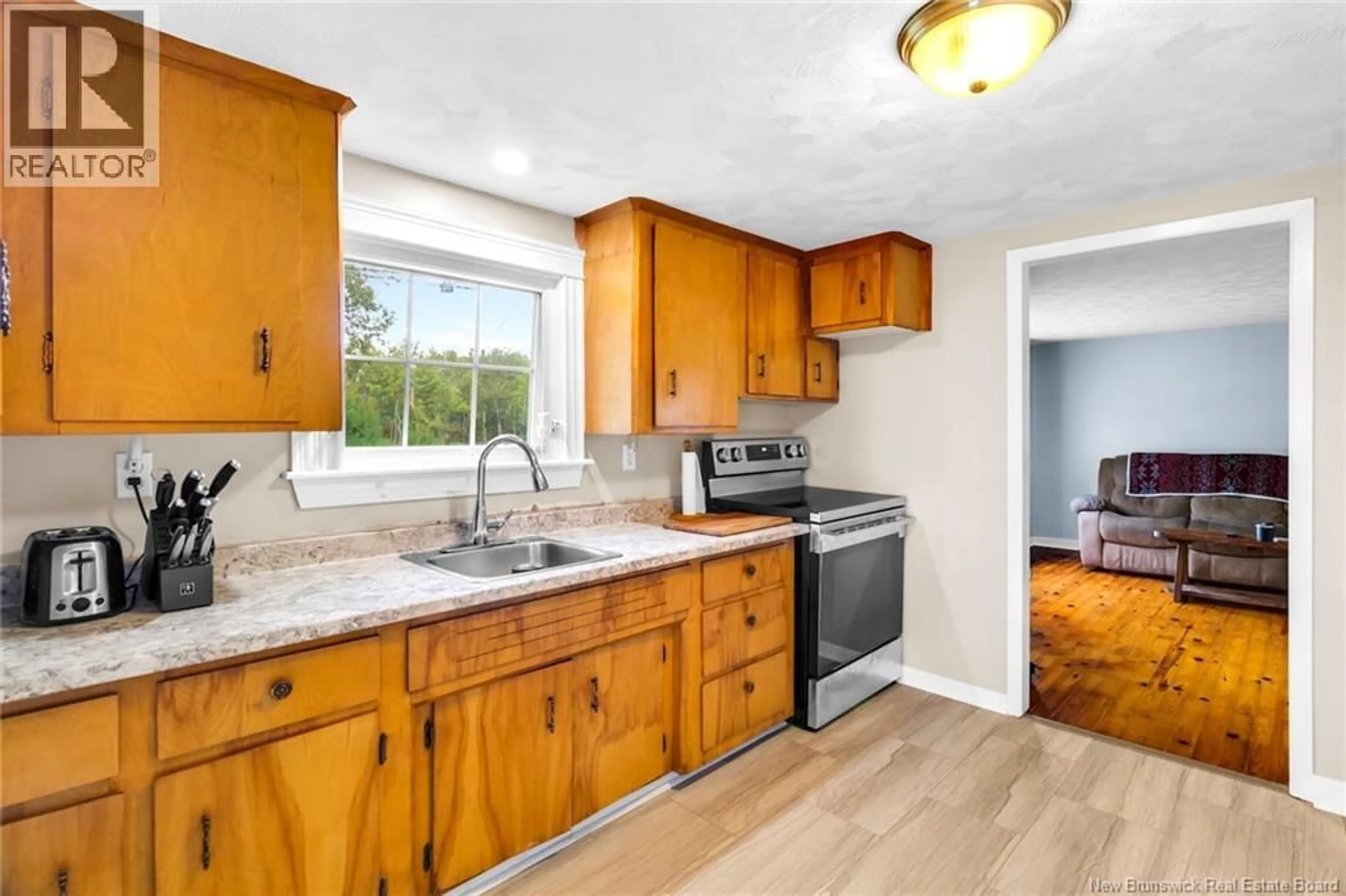 Standard kitchen, unknown for 206 CLAUDIE ROAD, Fredericton New Brunswick E3G6M4