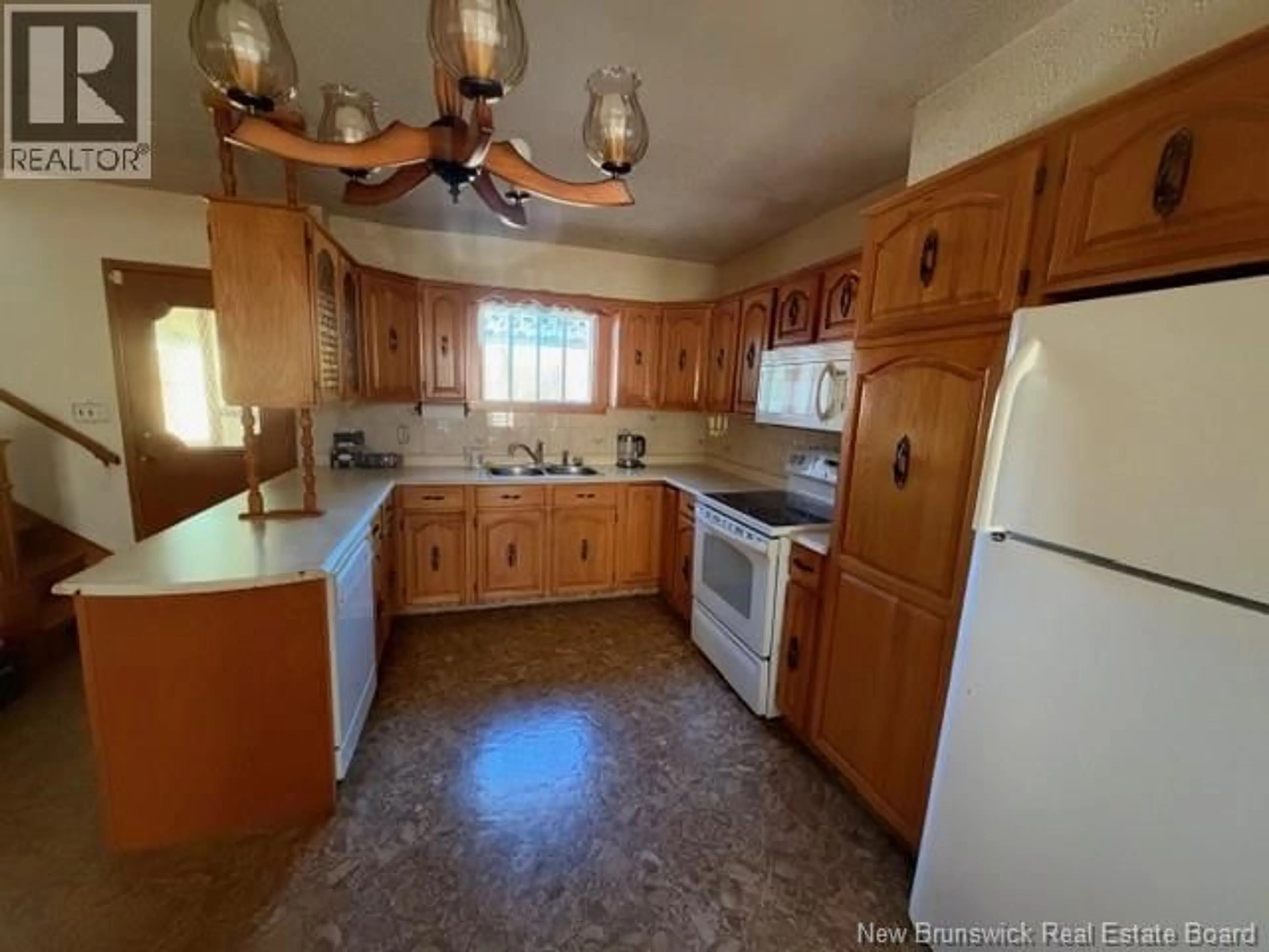 Standard kitchen, ceramic/tile floor for 1287 DES PIONNIERS AVENUE, Balmoral New Brunswick E8E1B7