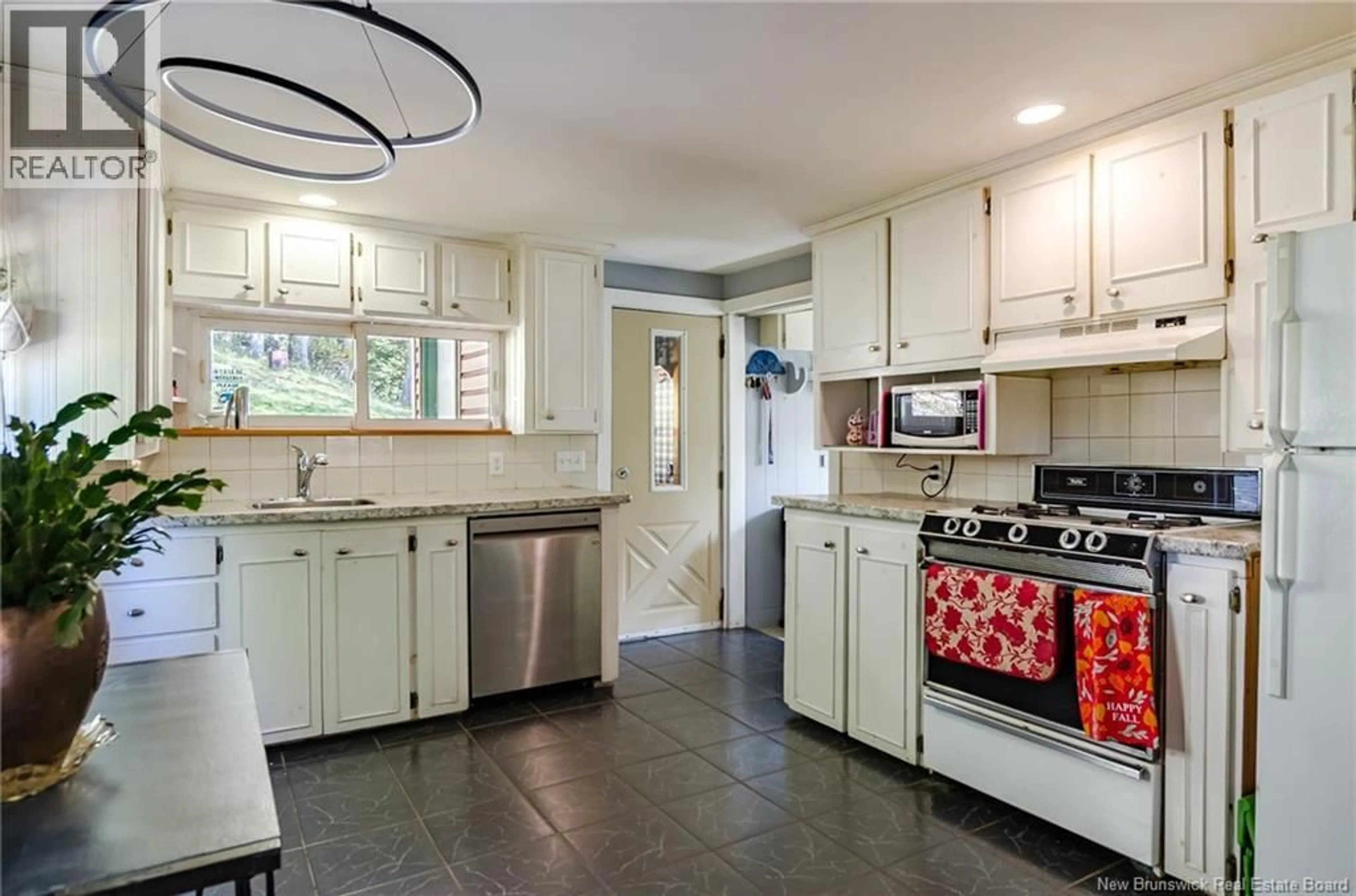 Open concept kitchen, ceramic/tile floor for 137 LAWRENCE LONG ROAD, Saint John New Brunswick E2M5Z7