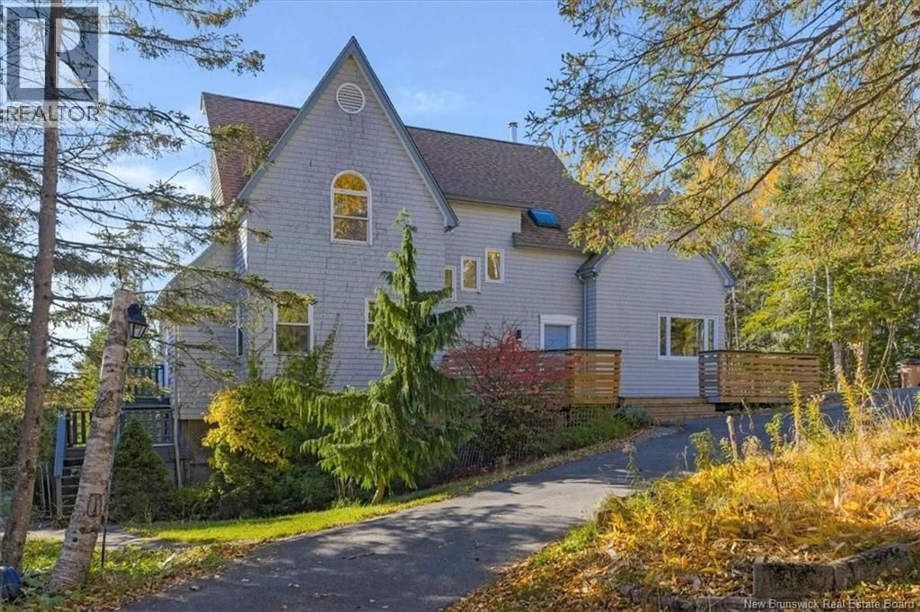 A pic from outside/outdoor area/front of a property/back of a property/a pic from drone, unknown for 17 WATERVIEW PLACE, Saint John New Brunswick E2K5K2