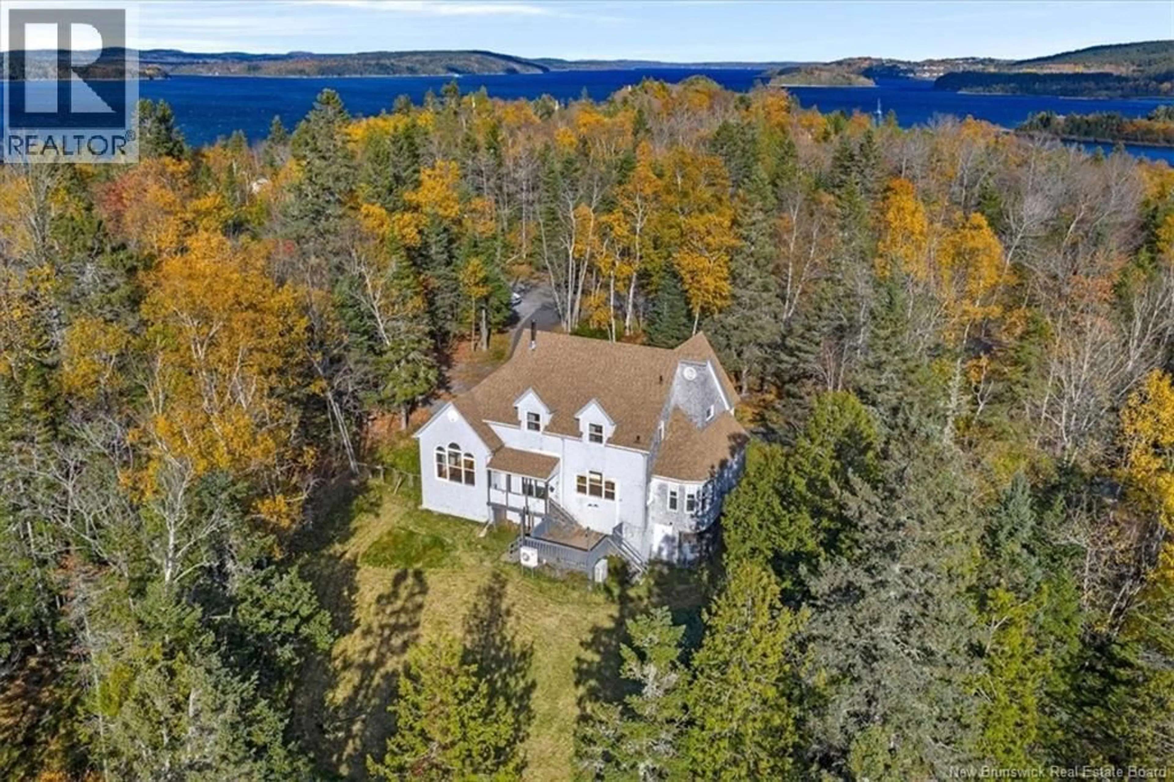 A pic from outside/outdoor area/front of a property/back of a property/a pic from drone, water/lake/river/ocean view for 17 WATERVIEW PLACE, Saint John New Brunswick E2K5K2