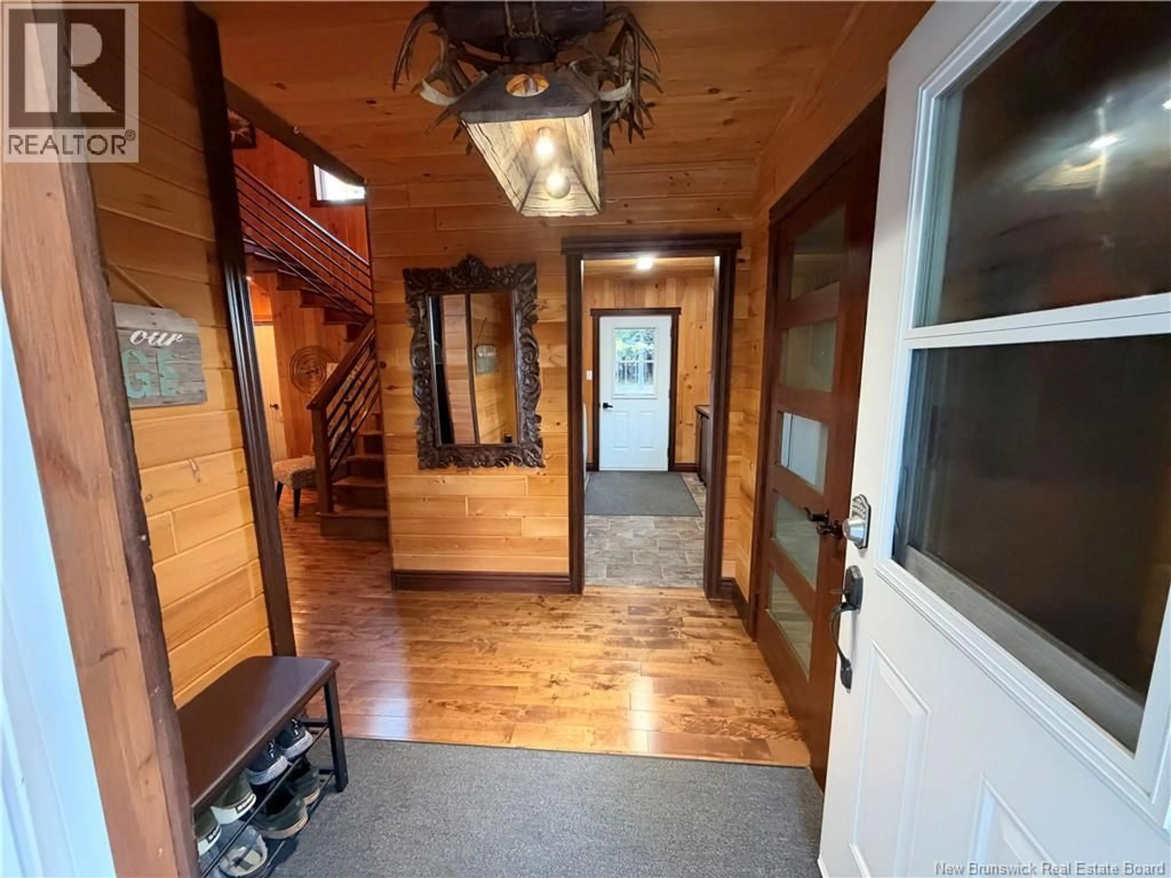Indoor foyer for 308 VALCOUR STREET, Saint-Quentin New Brunswick E8A2M2