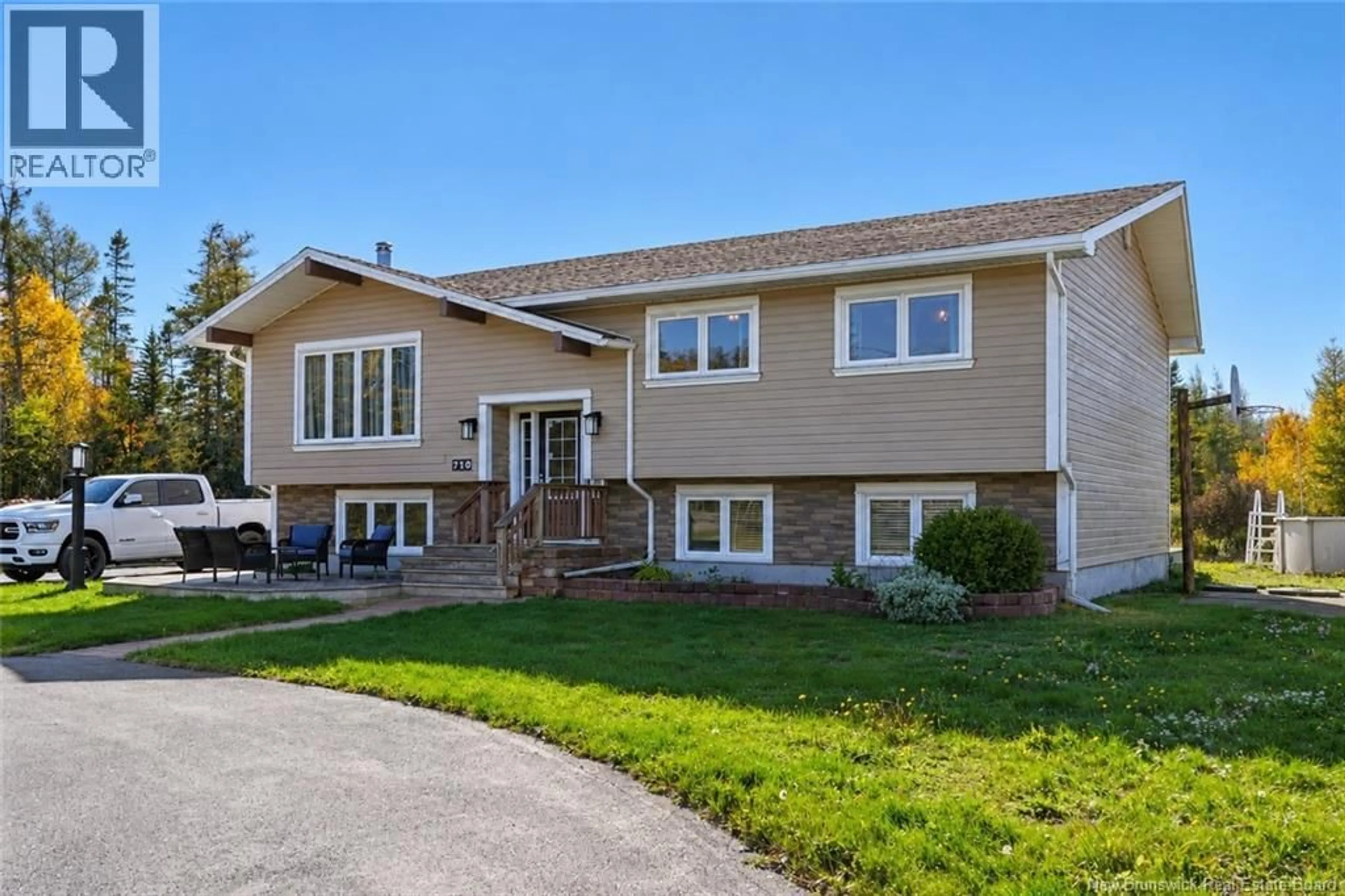 Home with vinyl exterior material, street for 710 ROUTE 776, Grand Manan New Brunswick E5G3C3