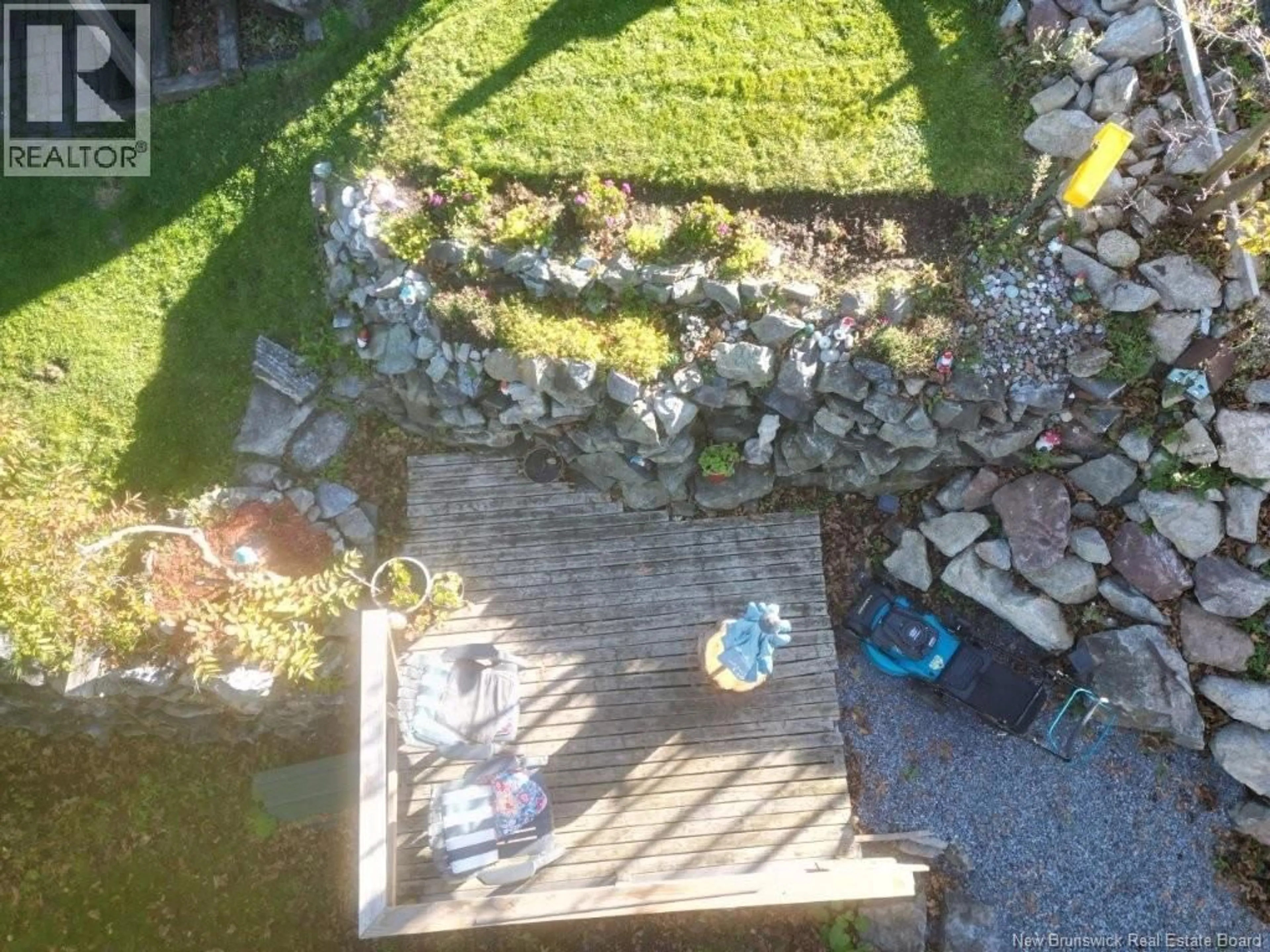A pic from outside/outdoor area/front of a property/back of a property/a pic from drone, water/lake/river/ocean view for 25-27 VICTORIA LANE, Saint John New Brunswick E2K1A1