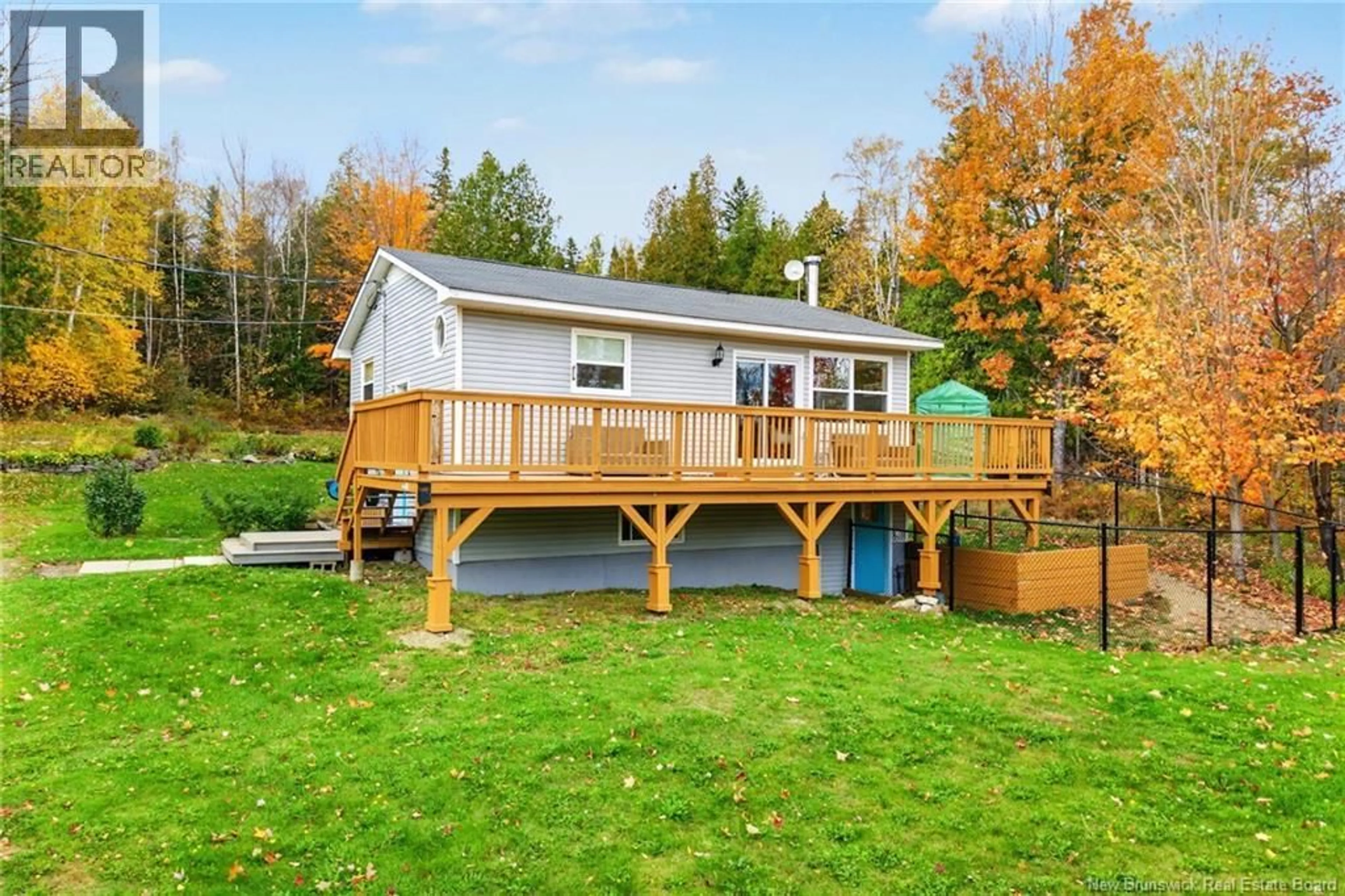 Home with vinyl exterior material, water/lake/river/ocean view for 1866 ROUTE 105, Mactaquac New Brunswick E6L1C5