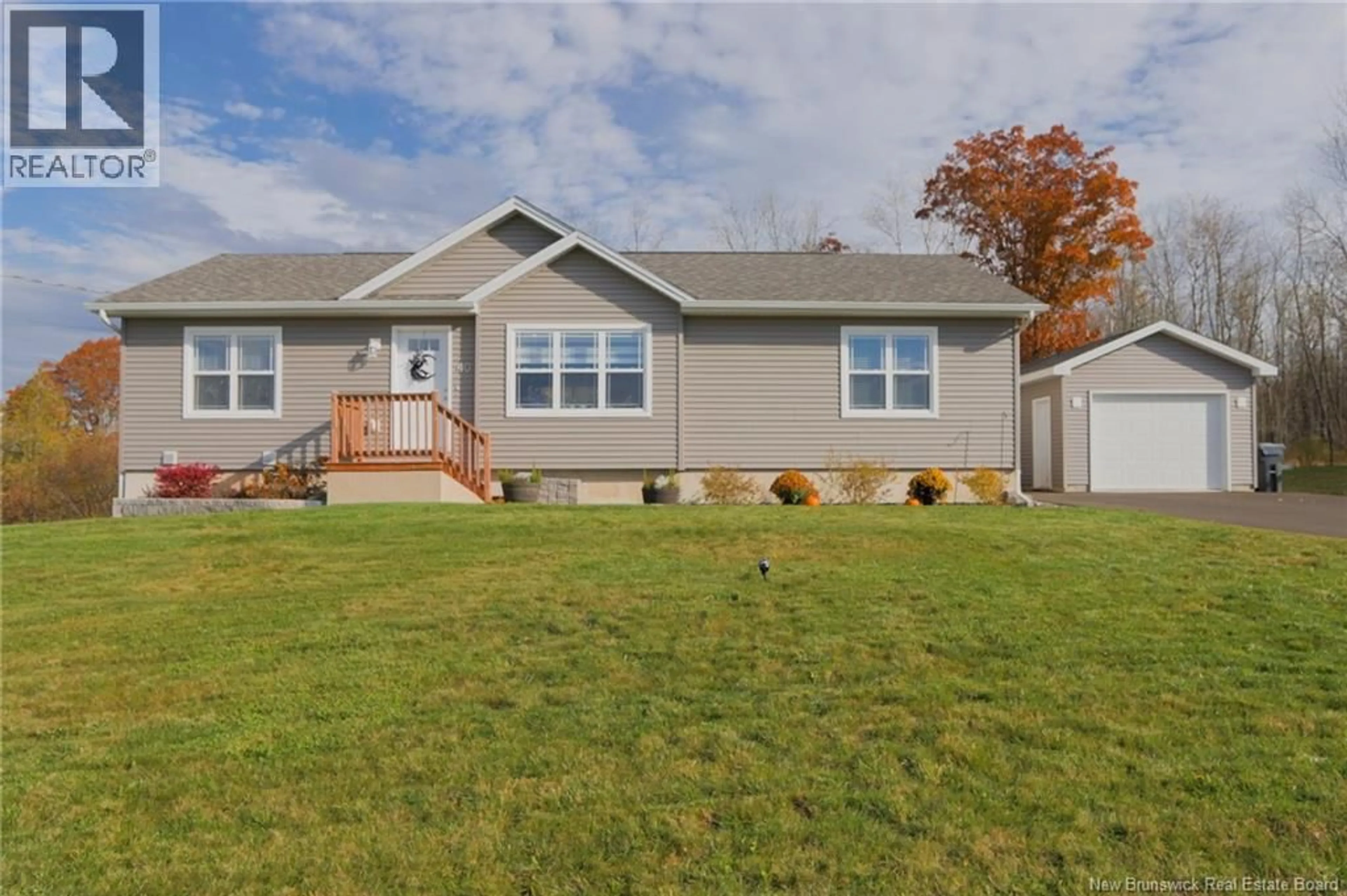 Home with vinyl exterior material, street for 40 ELLA CRESCENT, Hampton New Brunswick E5N0M3