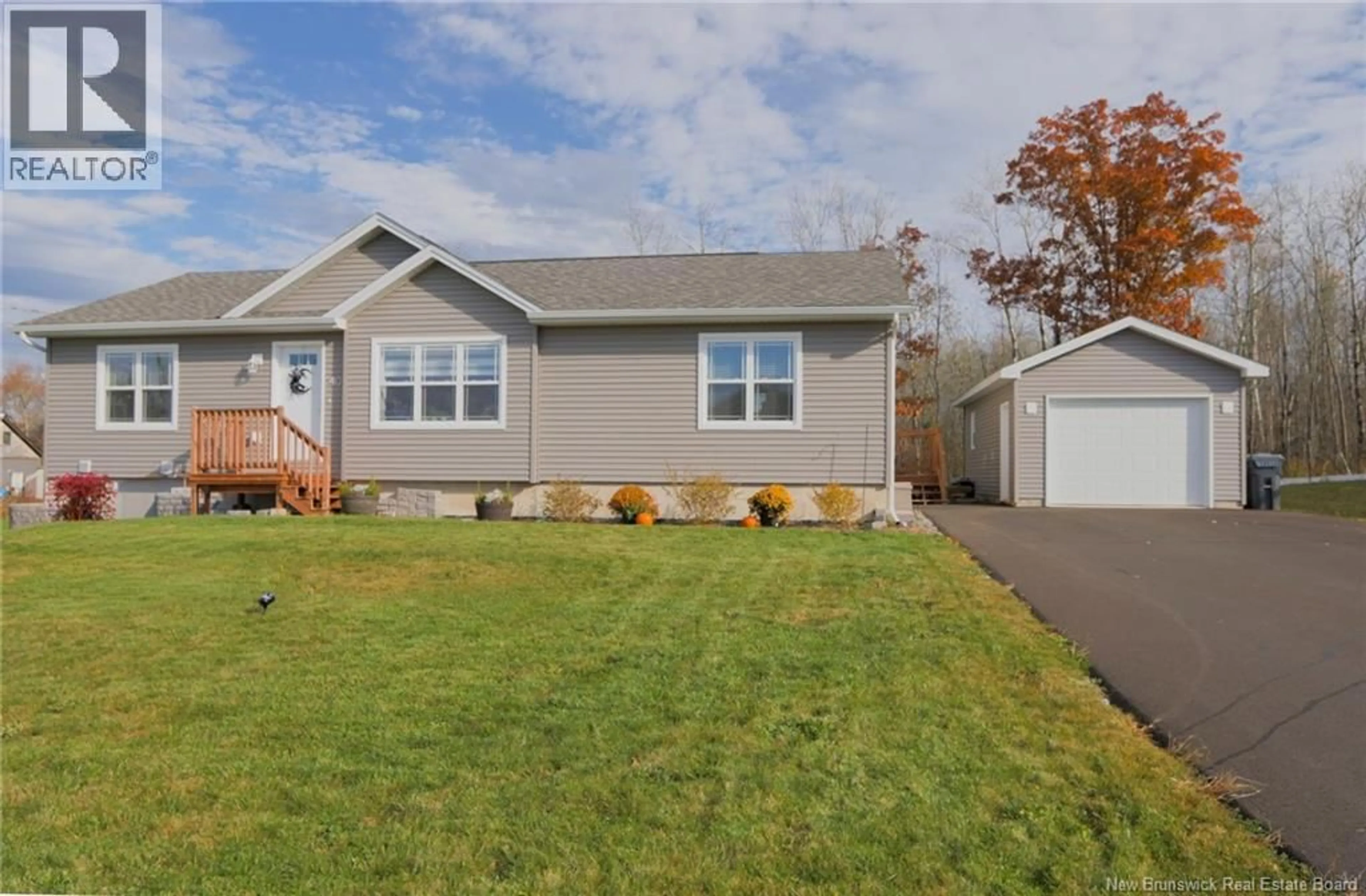 Home with vinyl exterior material, street for 40 ELLA CRESCENT, Hampton New Brunswick E5N0M3