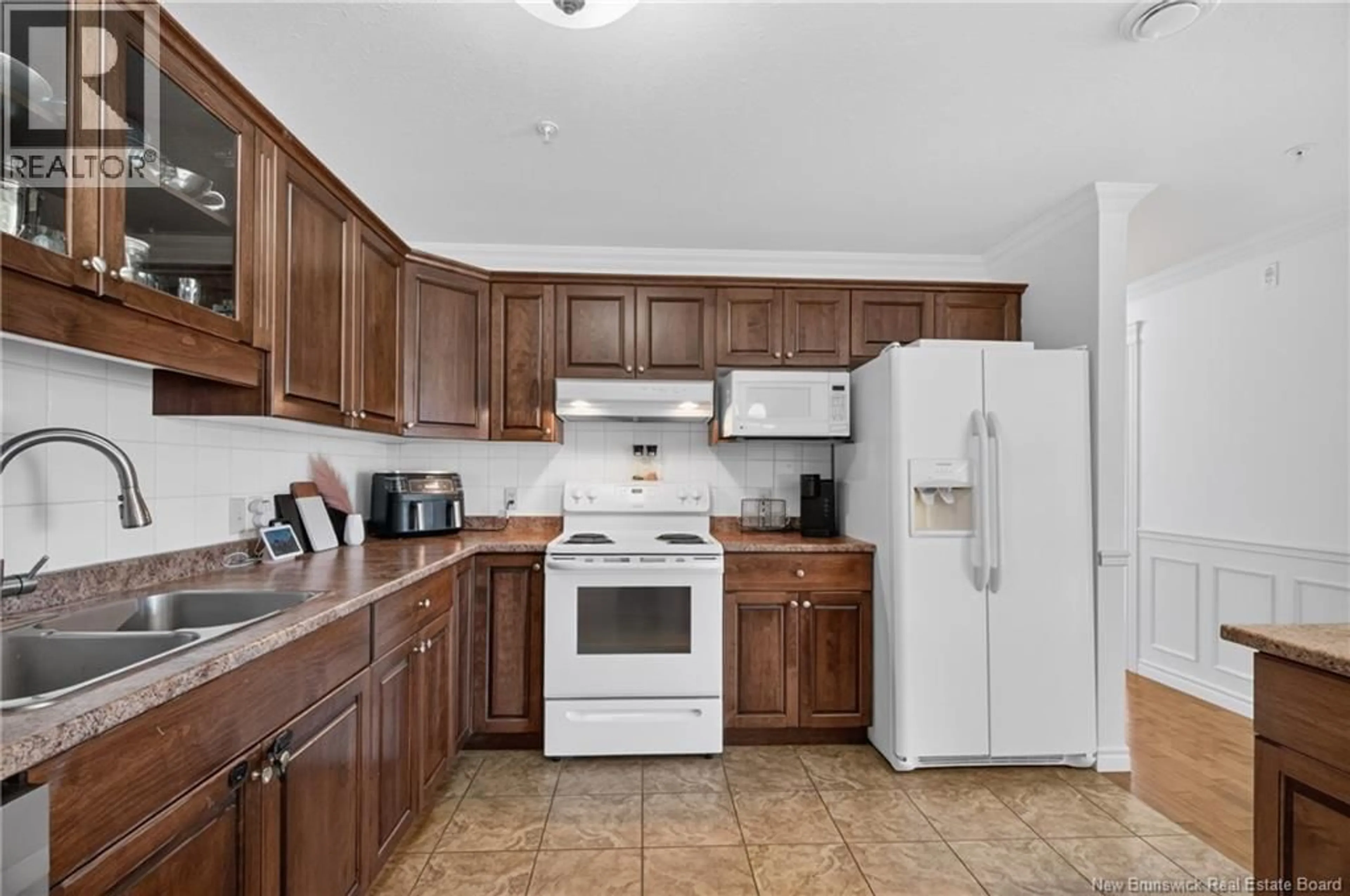 Standard kitchen, ceramic/tile floor for 329 - 165 VALCOUR DRIVE, Fredericton New Brunswick E3C0H5