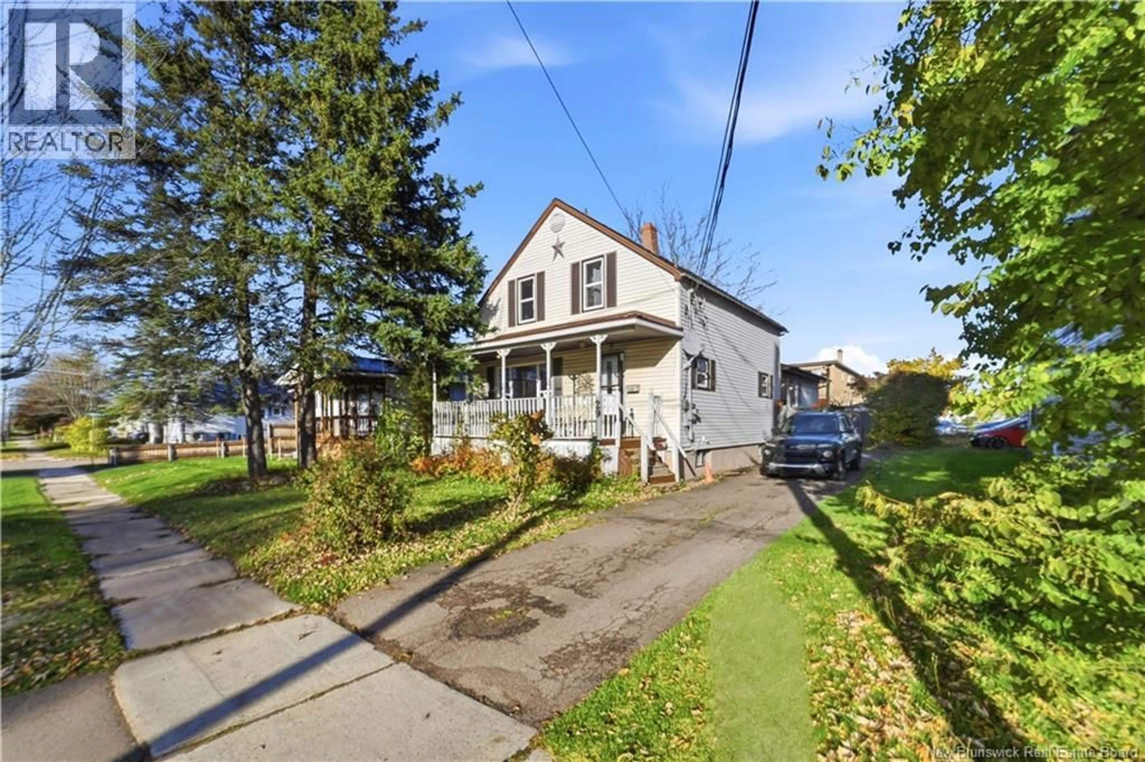 A pic from outside/outdoor area/front of a property/back of a property/a pic from drone, street for 29 SECOND AVENUE, Moncton New Brunswick E1C7X9