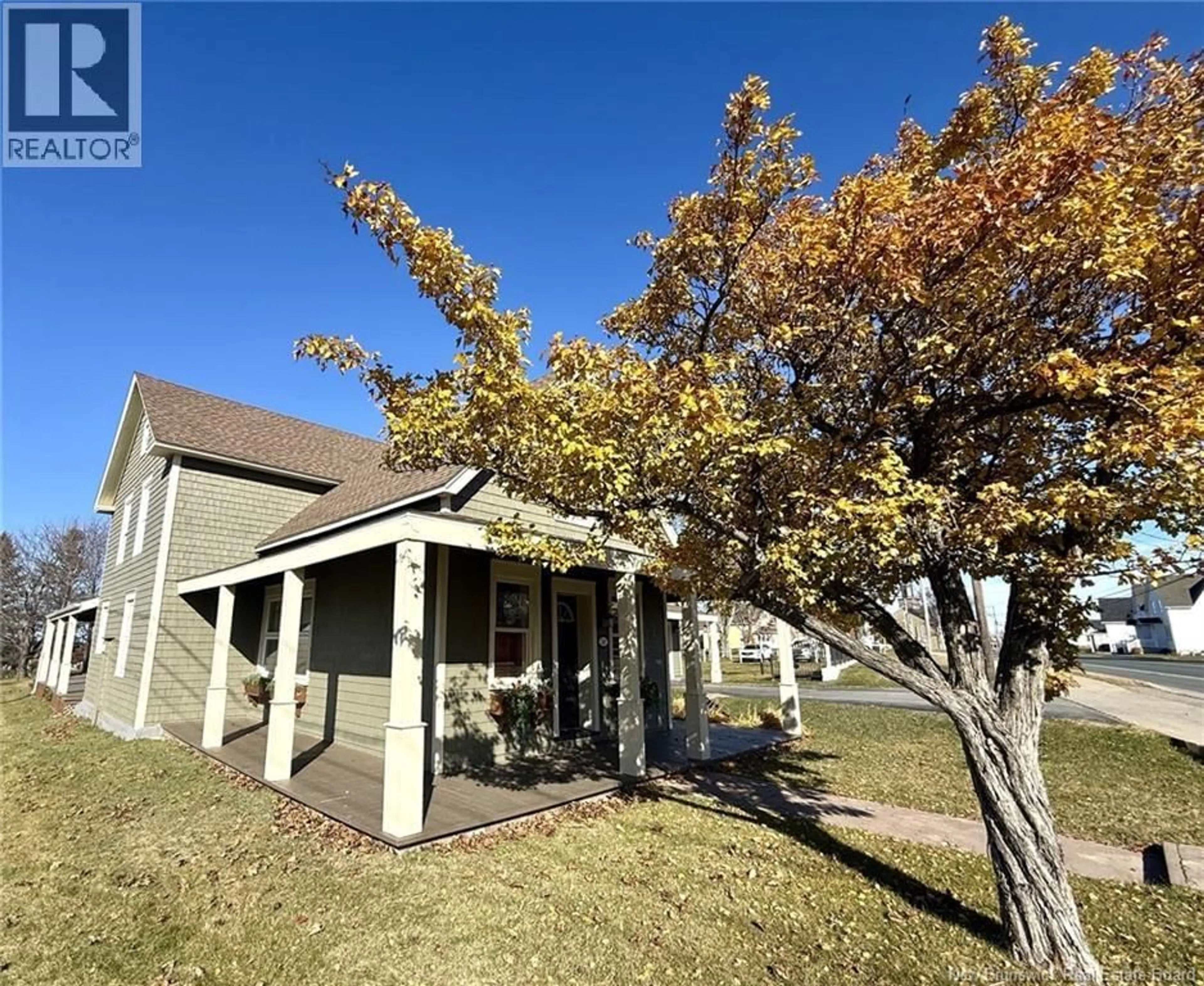 A pic from outside/outdoor area/front of a property/back of a property/a pic from drone, street for 241 BOUL. ST-PIERRE OUEST, Caraquet New Brunswick E1W1A4