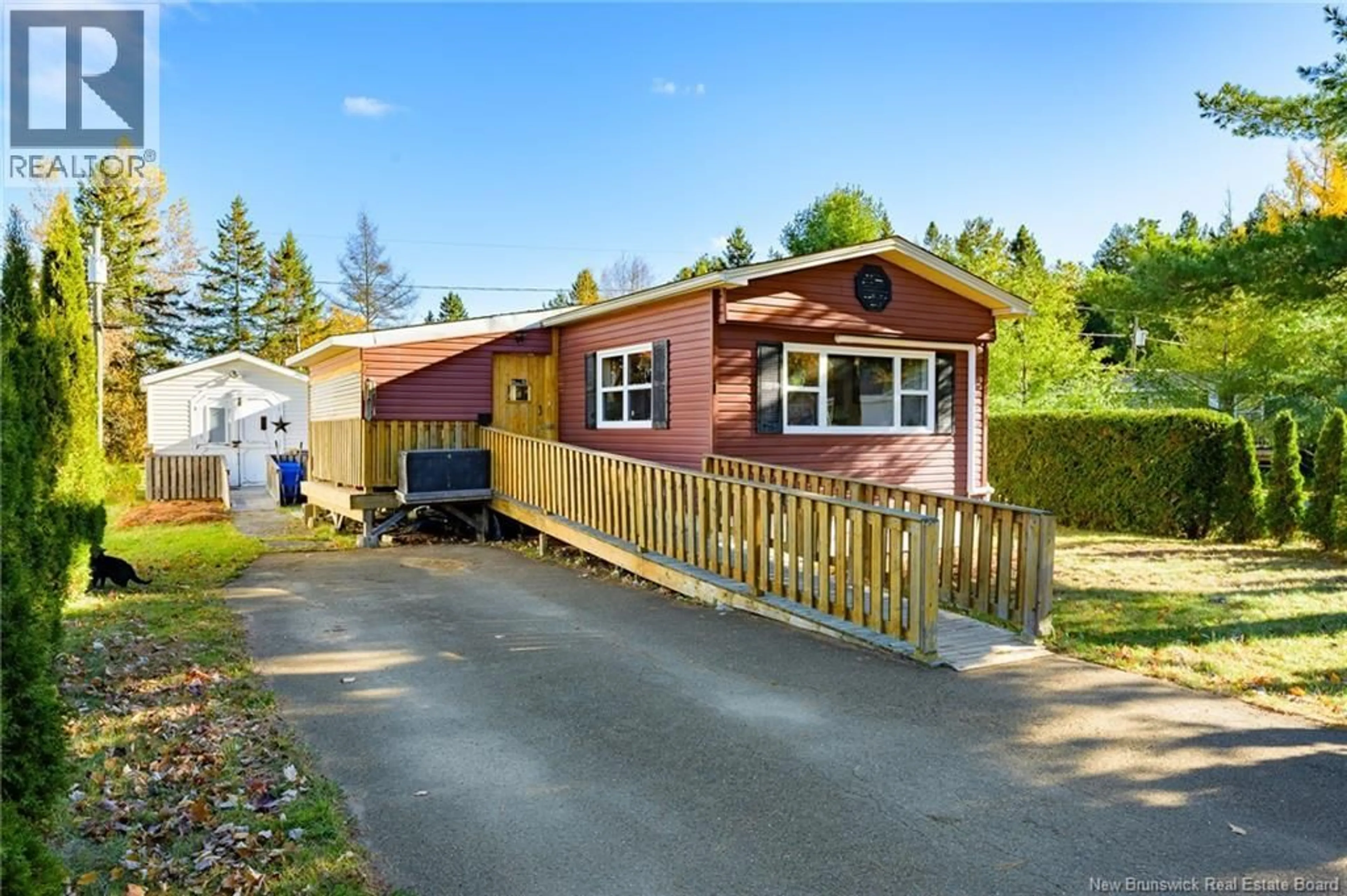 Home with vinyl exterior material, street for 1 THOMAS COURT, Lincoln New Brunswick E3B6V4