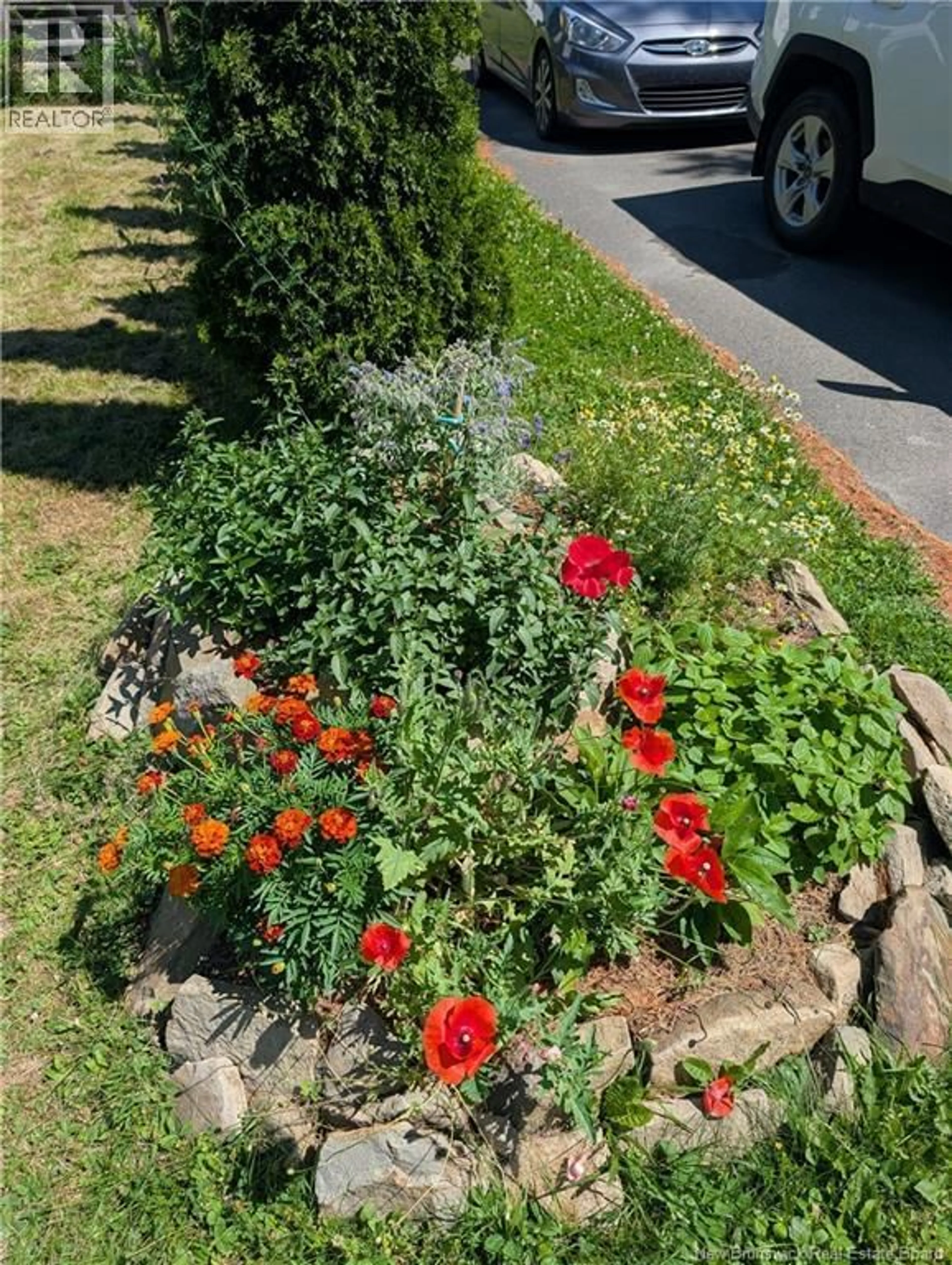 A pic from outside/outdoor area/front of a property/back of a property/a pic from drone, street for 1 THOMAS COURT, Lincoln New Brunswick E3B6V4