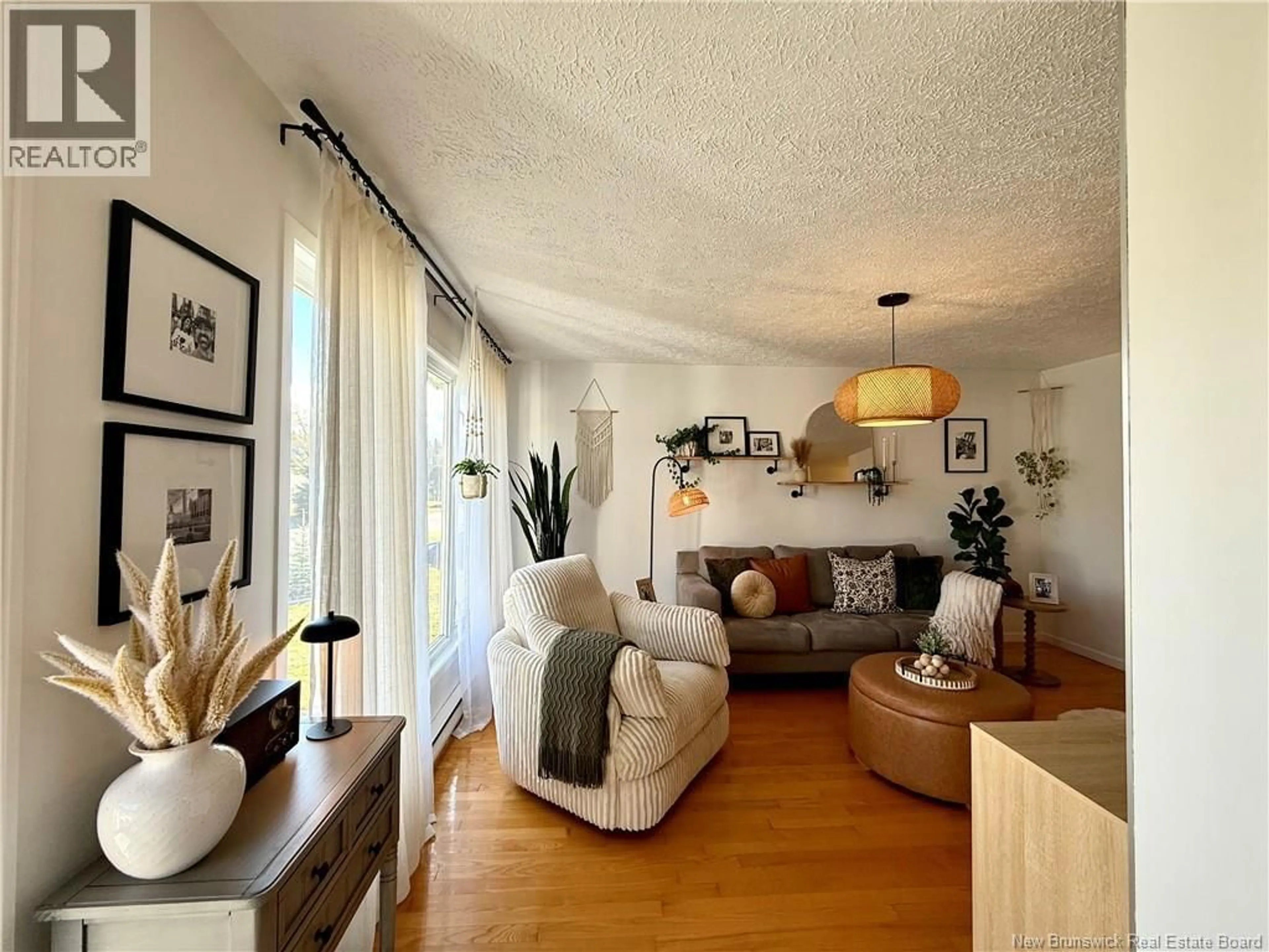 Living room with furniture, wood/laminate floor for 28 ÉMILE-SIMARD AVENUE, Edmundston New Brunswick E3V3P9