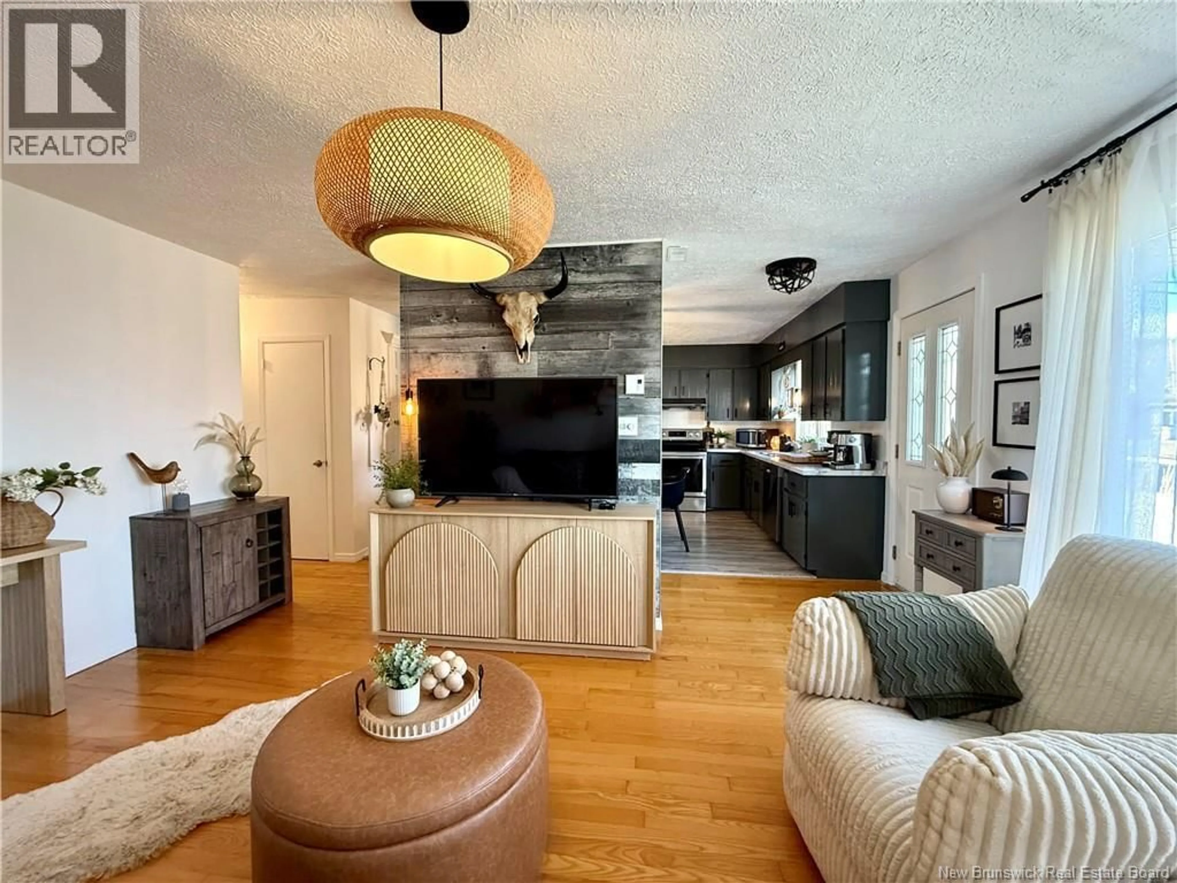 Living room with furniture, wood/laminate floor for 28 ÉMILE-SIMARD AVENUE, Edmundston New Brunswick E3V3P9