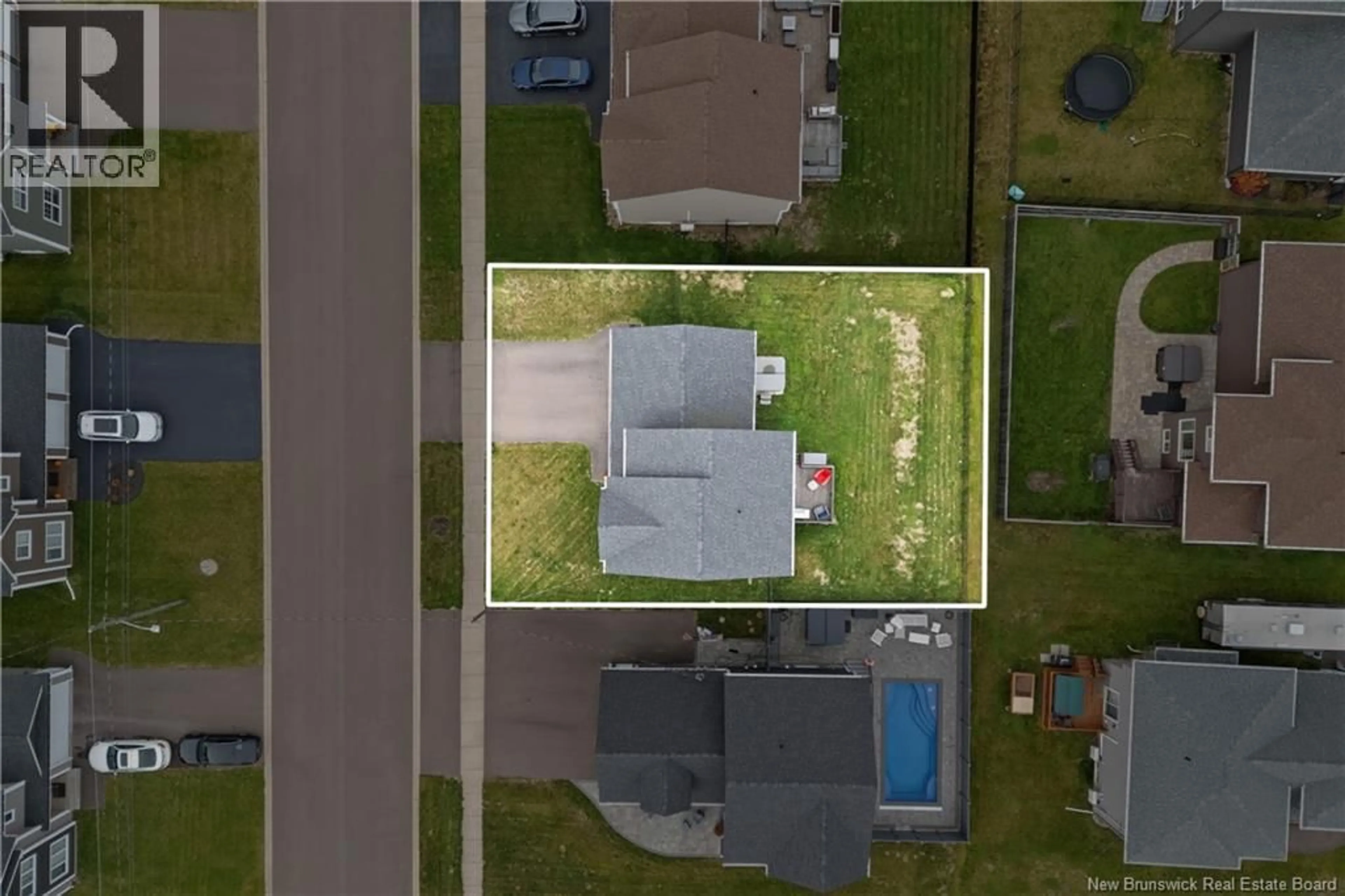 A pic from outside/outdoor area/front of a property/back of a property/a pic from drone, street for 35 AMITY, Moncton New Brunswick E1G0S4
